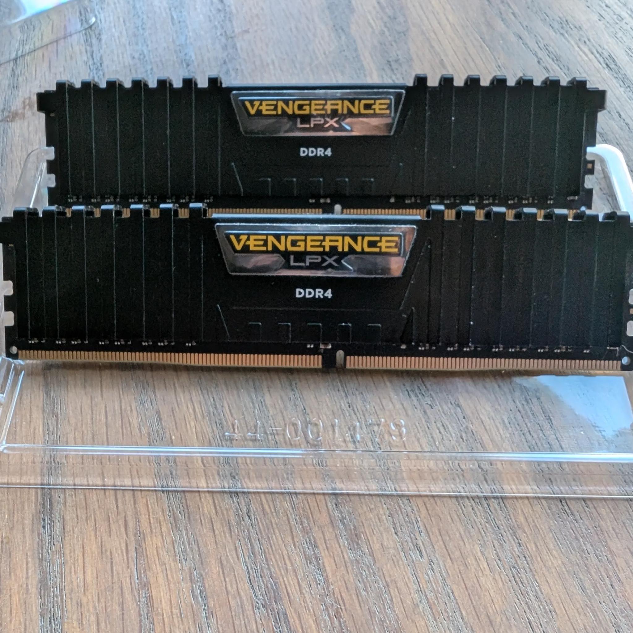 CORSAIR VENGEANCE LPX DDR4 RAM 16GB (2x8GB) 3600MHz CL18-22-22-42