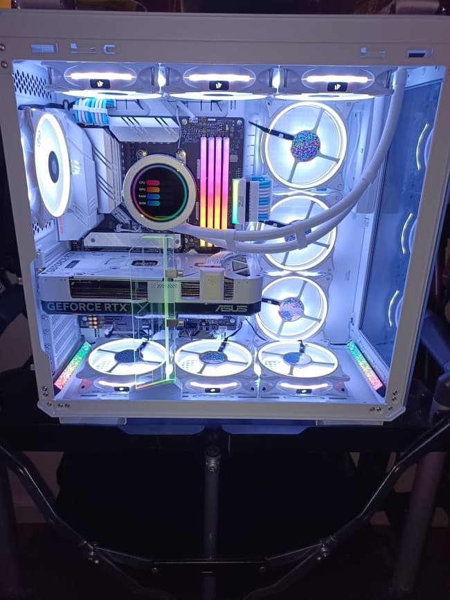 SNOWBLIND  Ryzen 5 5600X3D -4070 Super 12gb Newly built gaming pc.