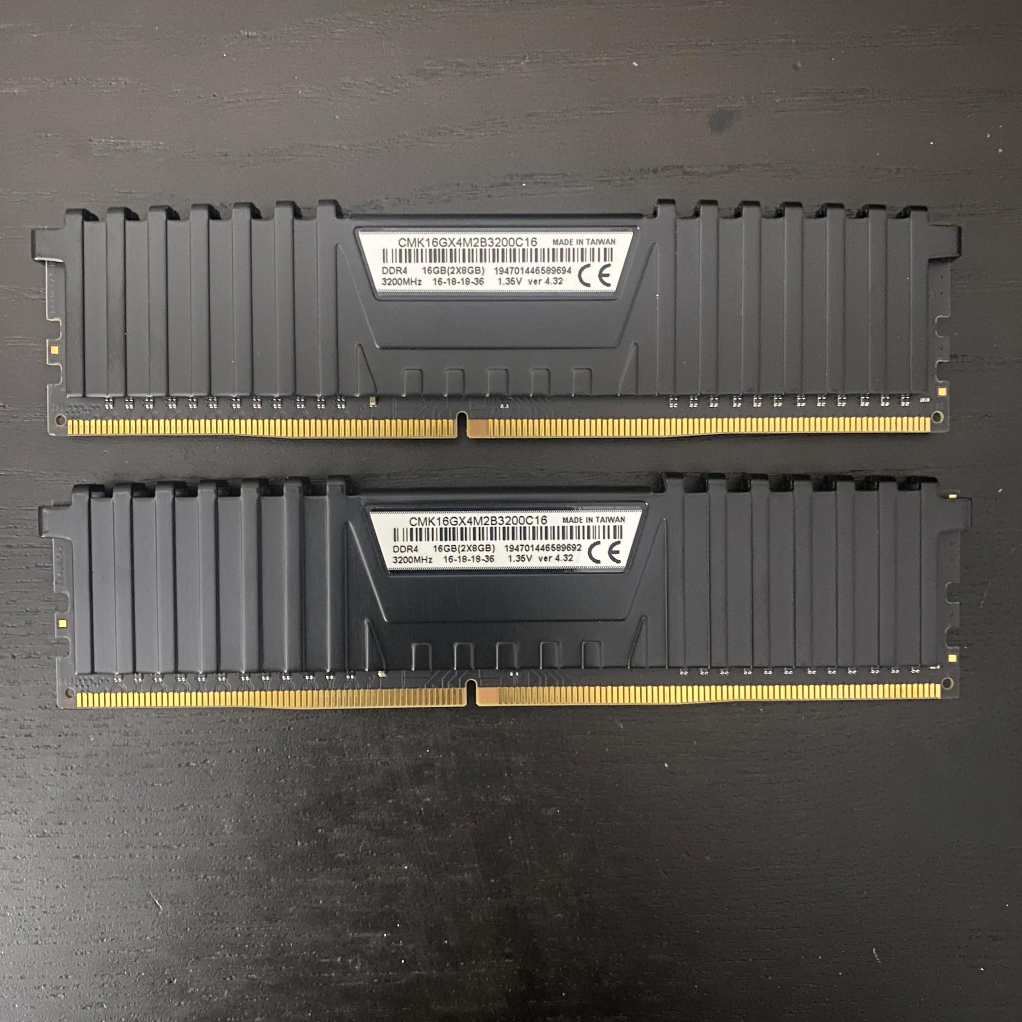 Used Corsair Vengeance LPX DDR4 16GB 3200MHz