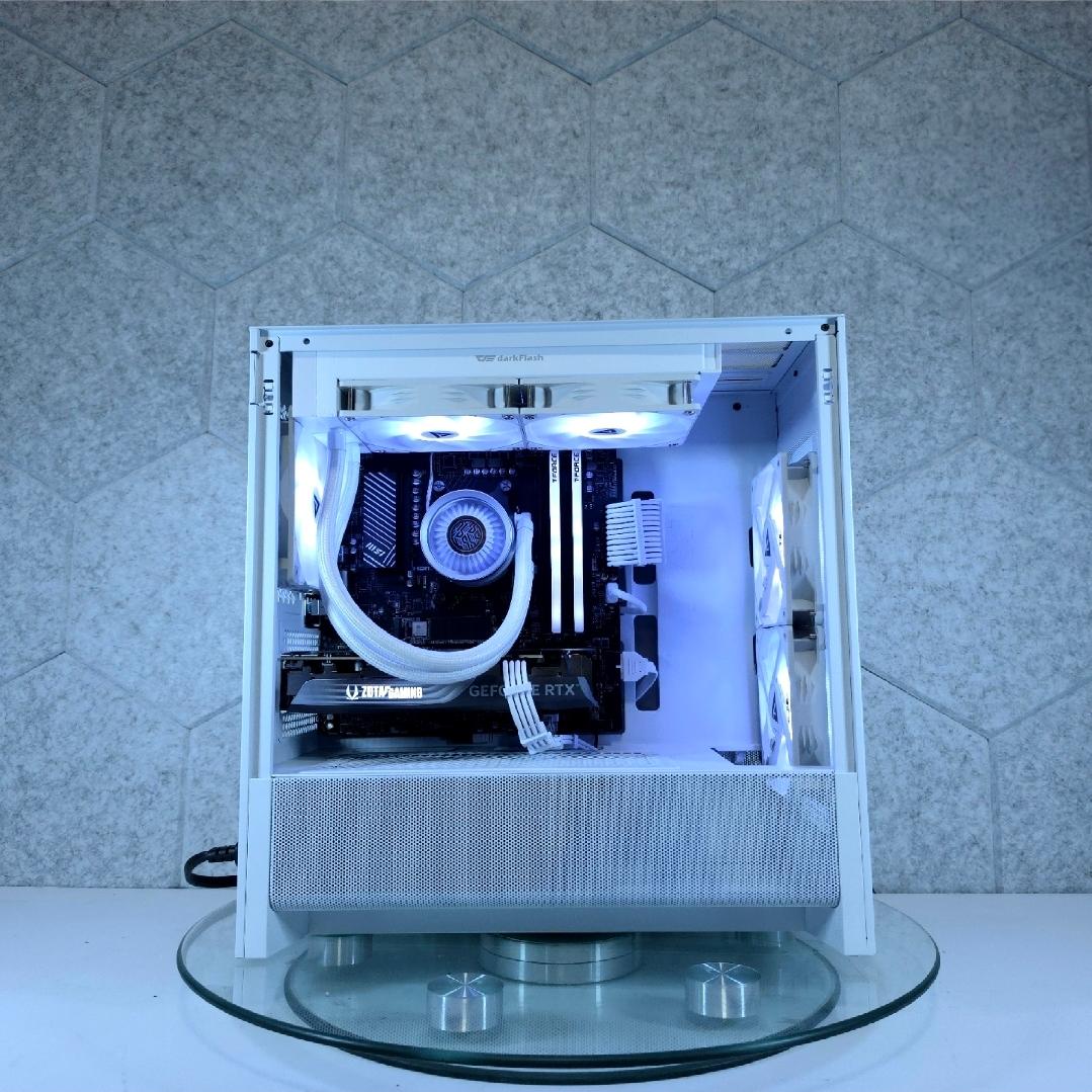 Zotac RTX 5070 🤍 Ryzen 7 8700F