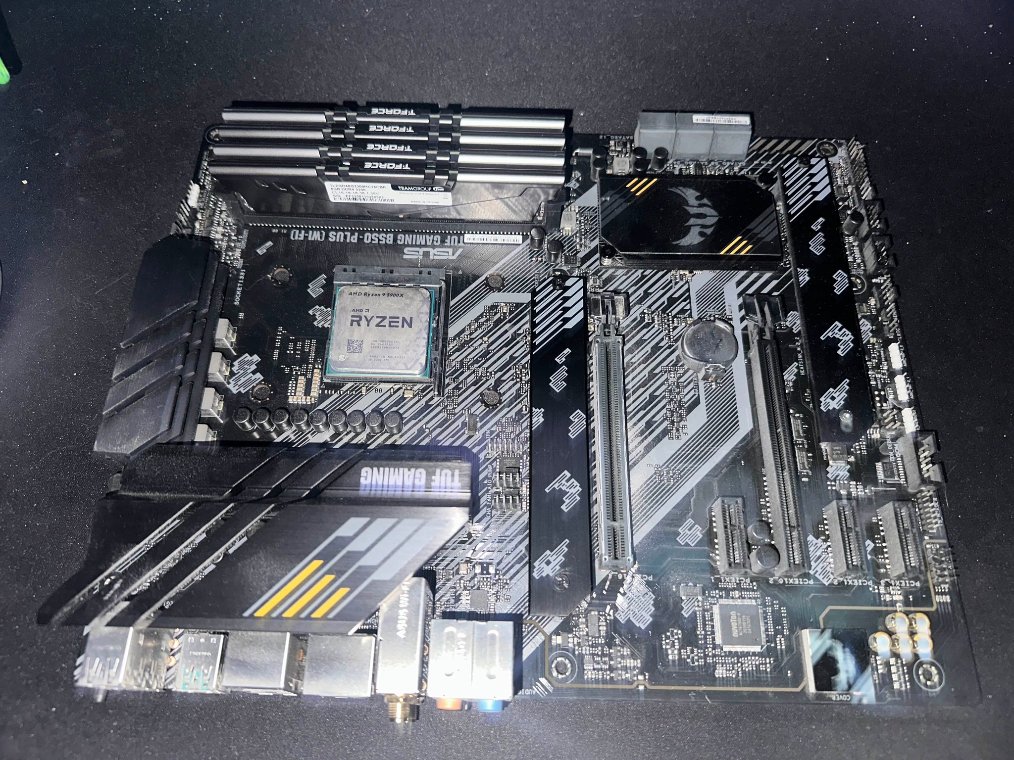 Bundle Pre-Owned ASUS TUF GAMING B550-PLUS WiFi, Ryzen 9 5900X, Team Group Vulcan Z 32 GB