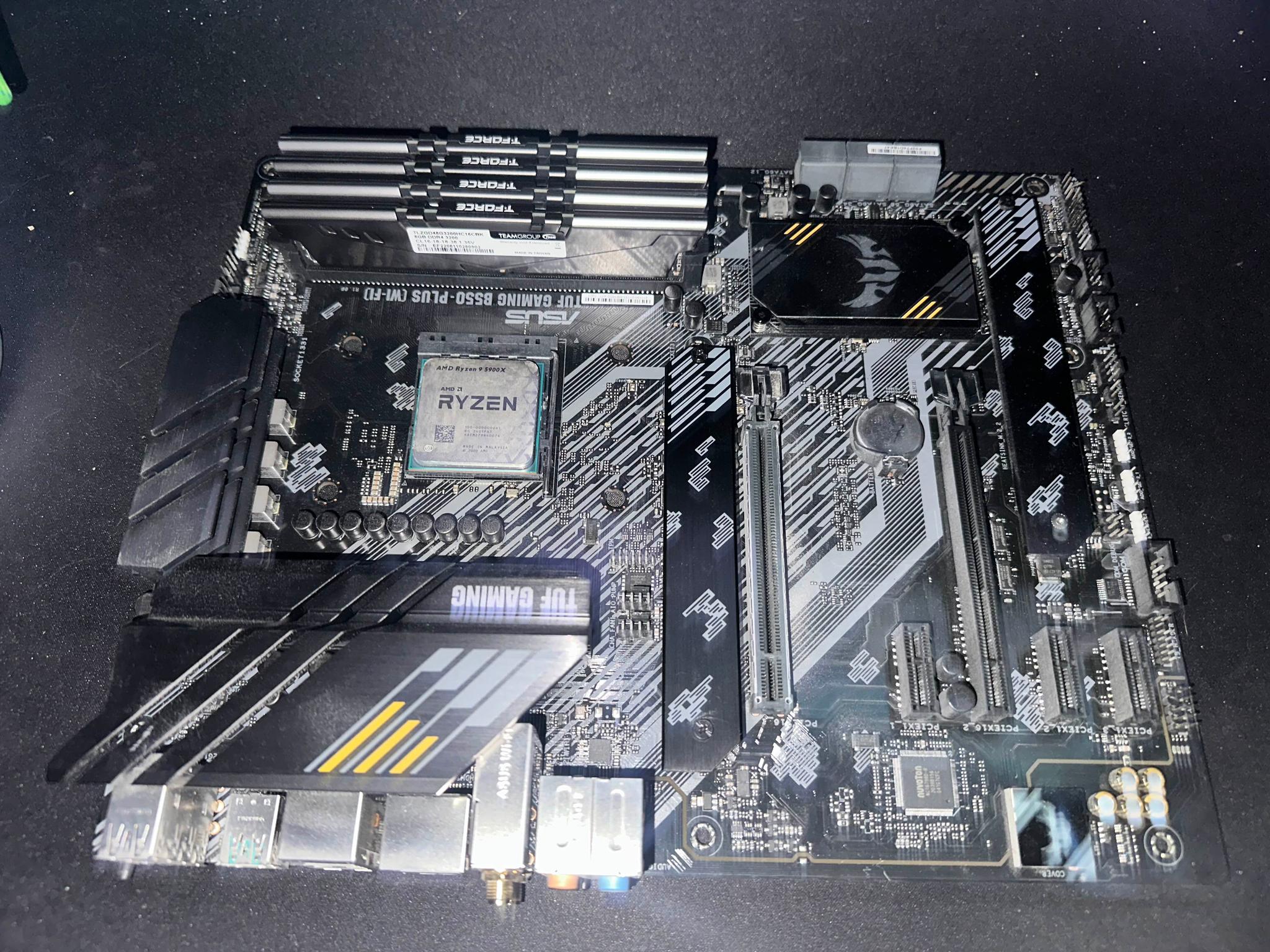 Bundle Pre-Owned ASUS TUF GAMING B550-PLUS WiFi, Ryzen 9 5900X, Team Group Vulcan Z 32 GB