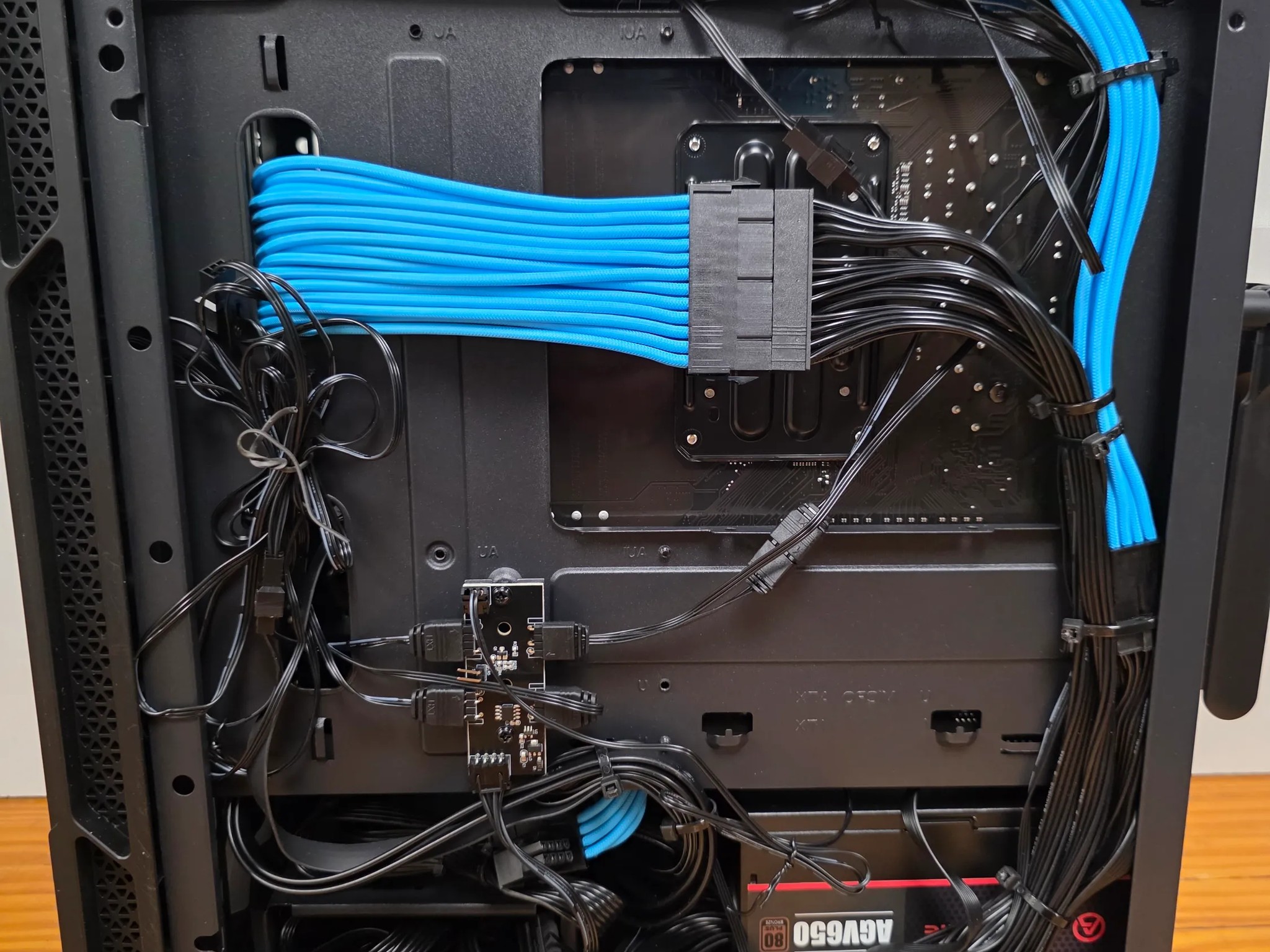 1440p Gaming Computer PC (Ryzen 5 9600x 6 core gaming cpu, RX 9060XT 16GB, 32GB DDR5 6000 MHZ)
