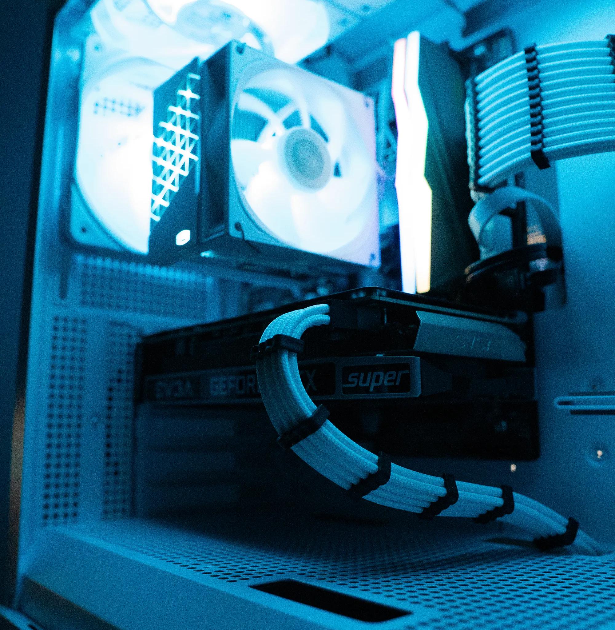 ❄️🌨 | EVGA GTX 1660 SUPER | INTEL i5 9400F | 16GB DDR4 RGB RAM | 1TB | Arctic Freeze