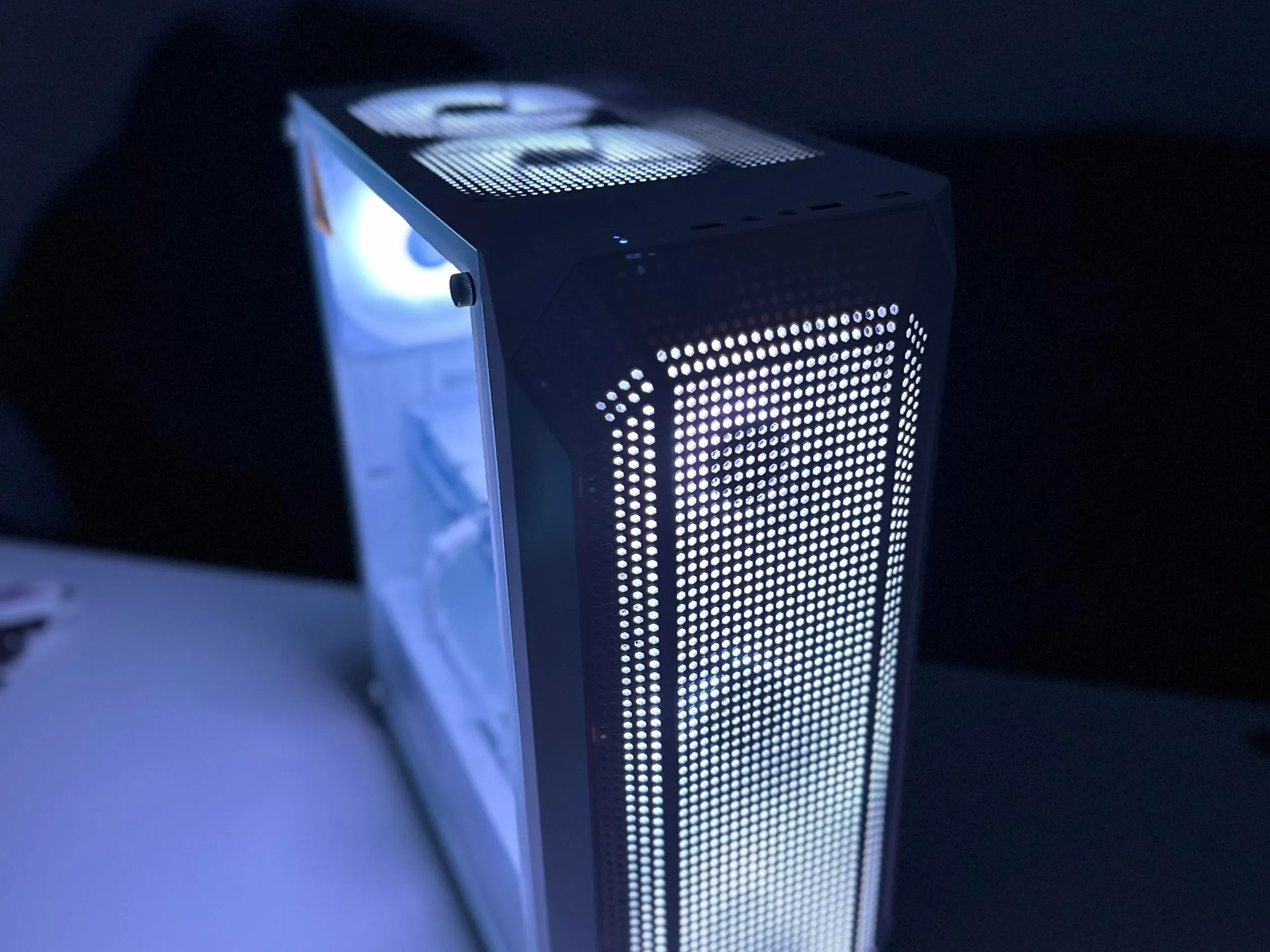 Frostbite ❄️ : Asus 4060 OC| AMD 5600| 1TB NVME| 3600mhz 16GB Ram| Liquid Cooled| Win 10