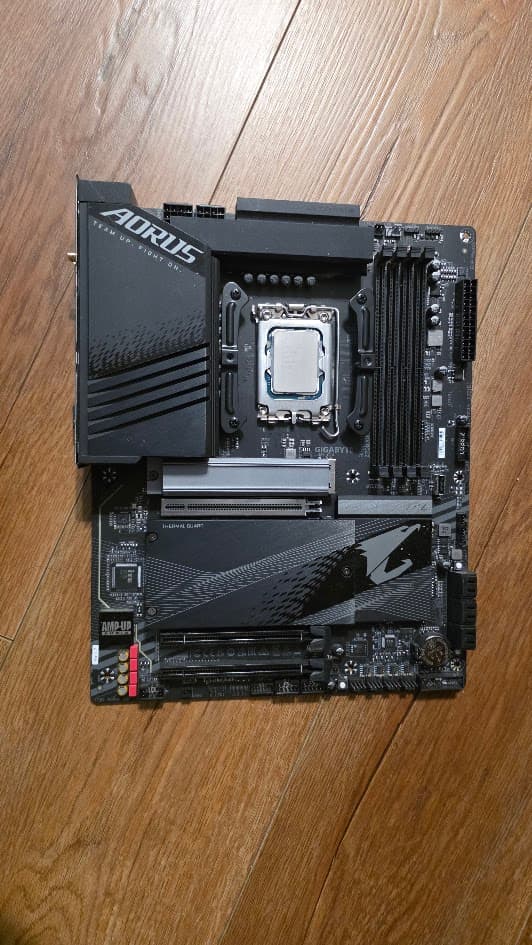 Used Intel Core i5 13600K + Gigabyte Aorus Elite AX Z790 (Missing GPU PCIE lock)