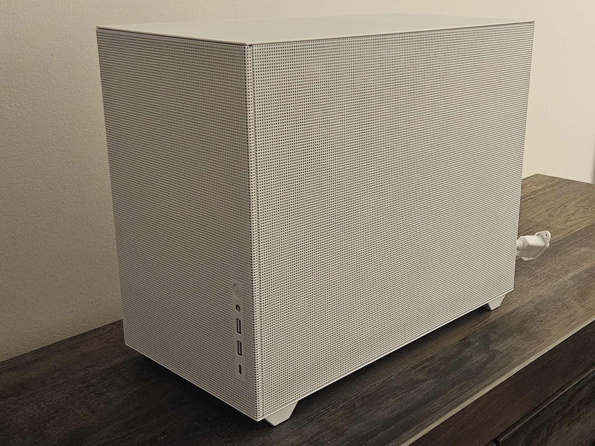 White "Tail" Mesh Sama Gaming PC
