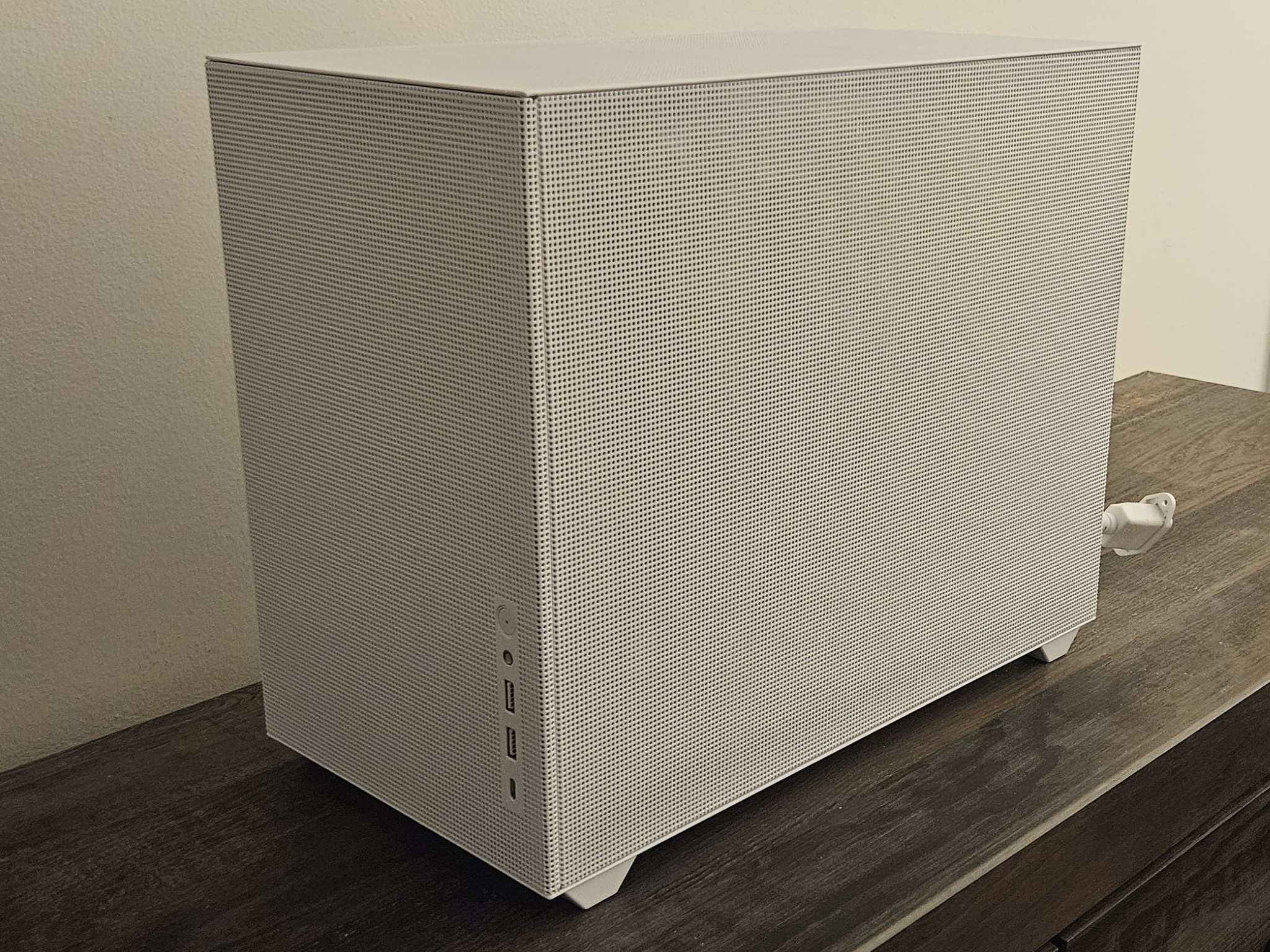 White "Tail" Mesh Sama Gaming PC