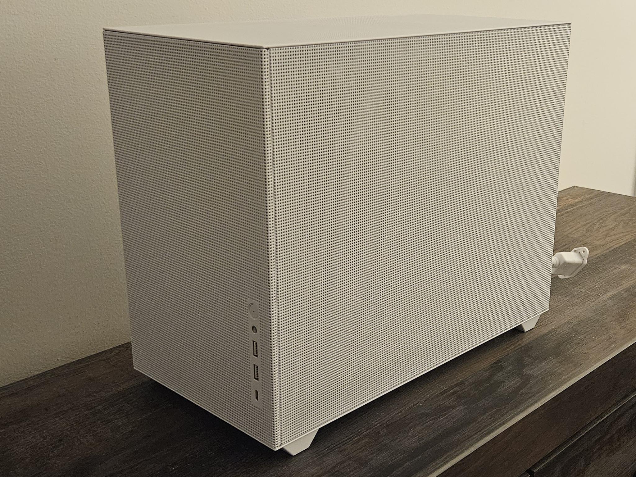 White "Tail" Mesh Sama Gaming PC