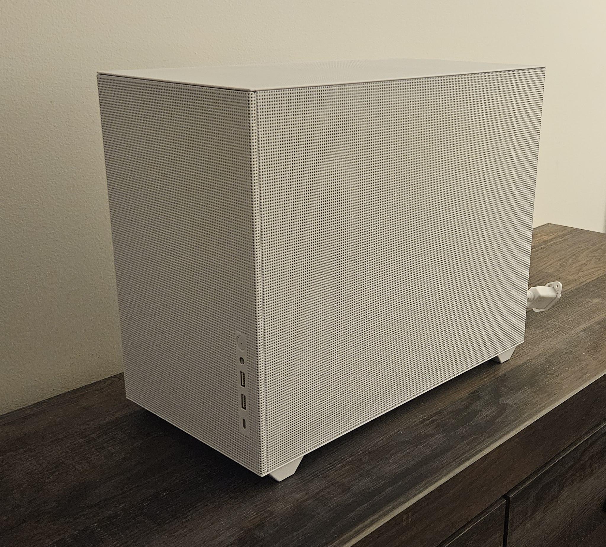 White "Tail" Mesh Sama Gaming PC