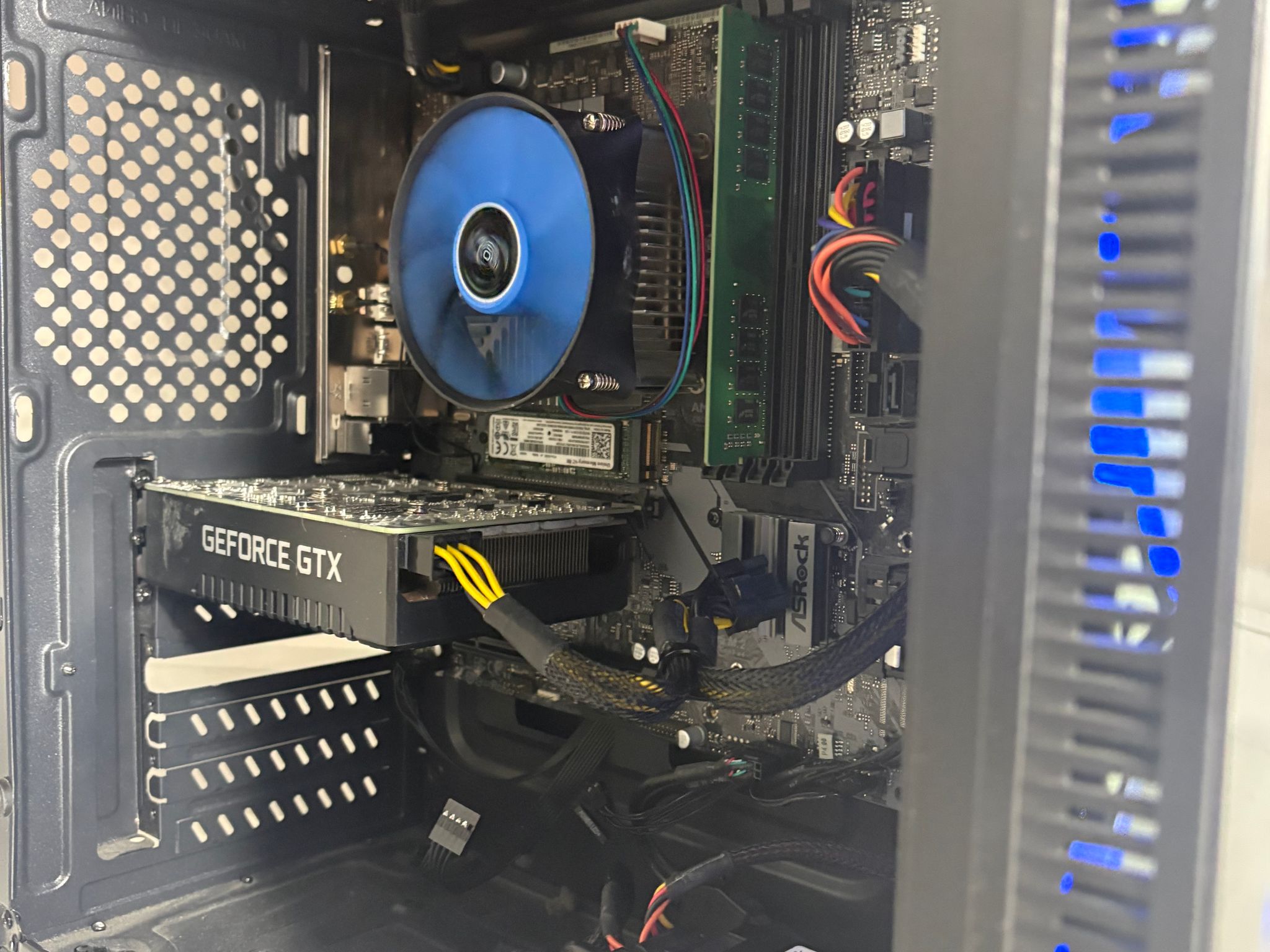 iBuyPower Gaming PC - Intel Core i5 9400F, GTX 1660, 16GB DDR4, 512GB SSD