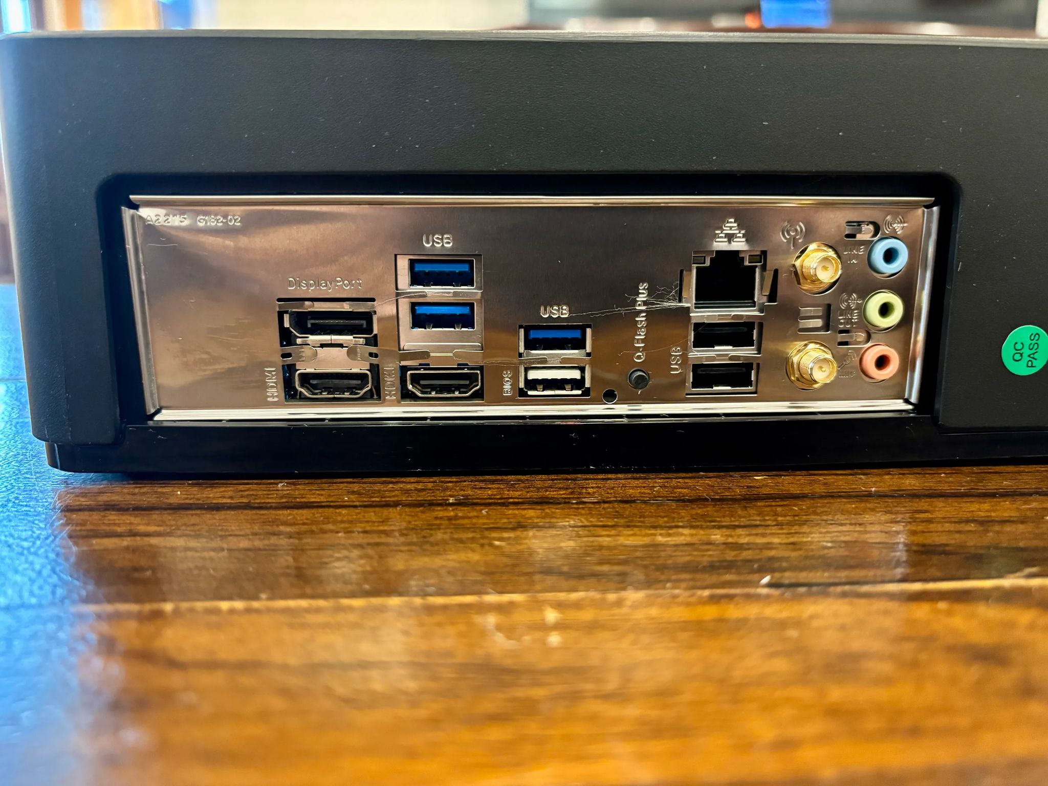 Console-Size Gaming PC for 1080p 60+ FPS Gaming | Small Form Factor Build | Home Theater PC Build