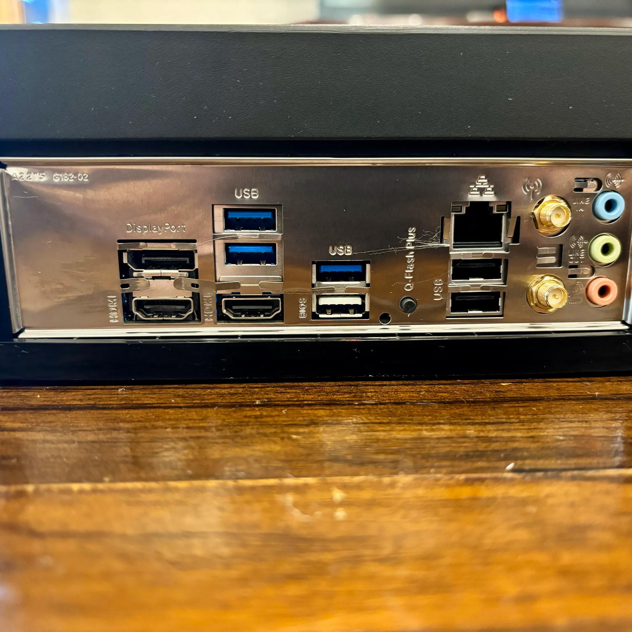 Console-Size Gaming PC for 1080p 60+ FPS Gaming | Small Form Factor Build | Home Theater PC Build