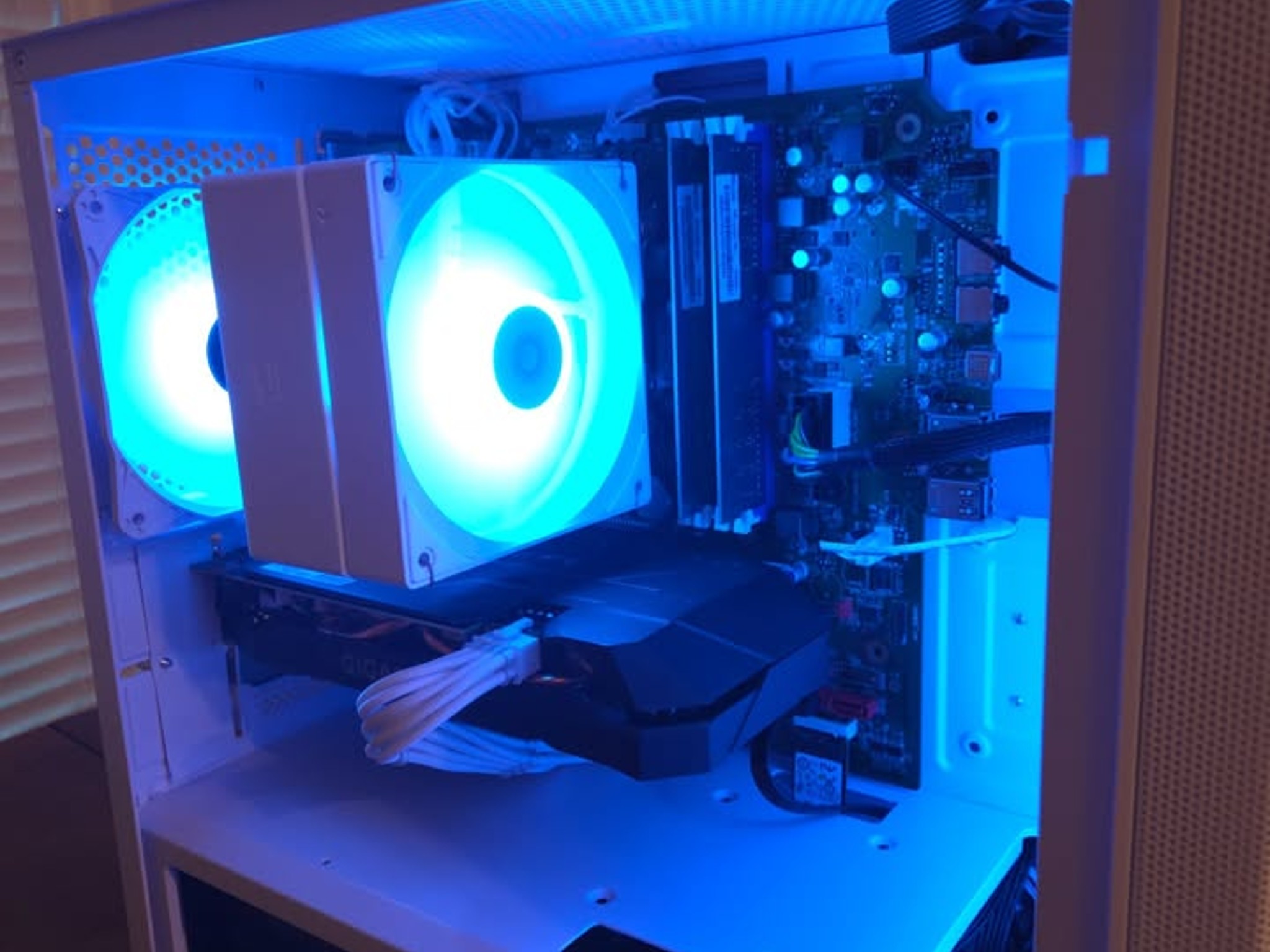 Custom White Gaming PC – i7-10700 / RTX 2060 – Fully Tested