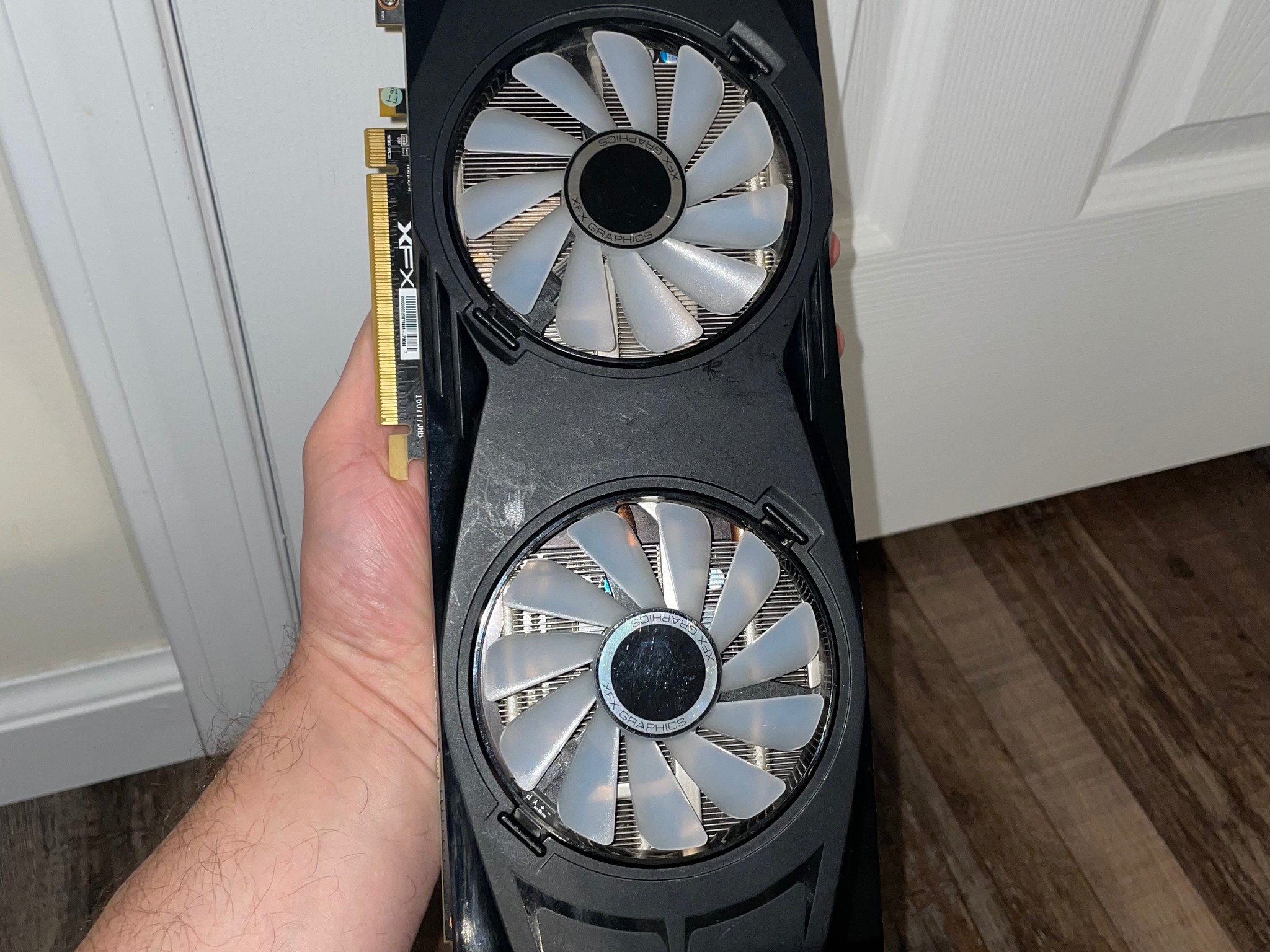 Red LED XFX Rx 580 8gb
