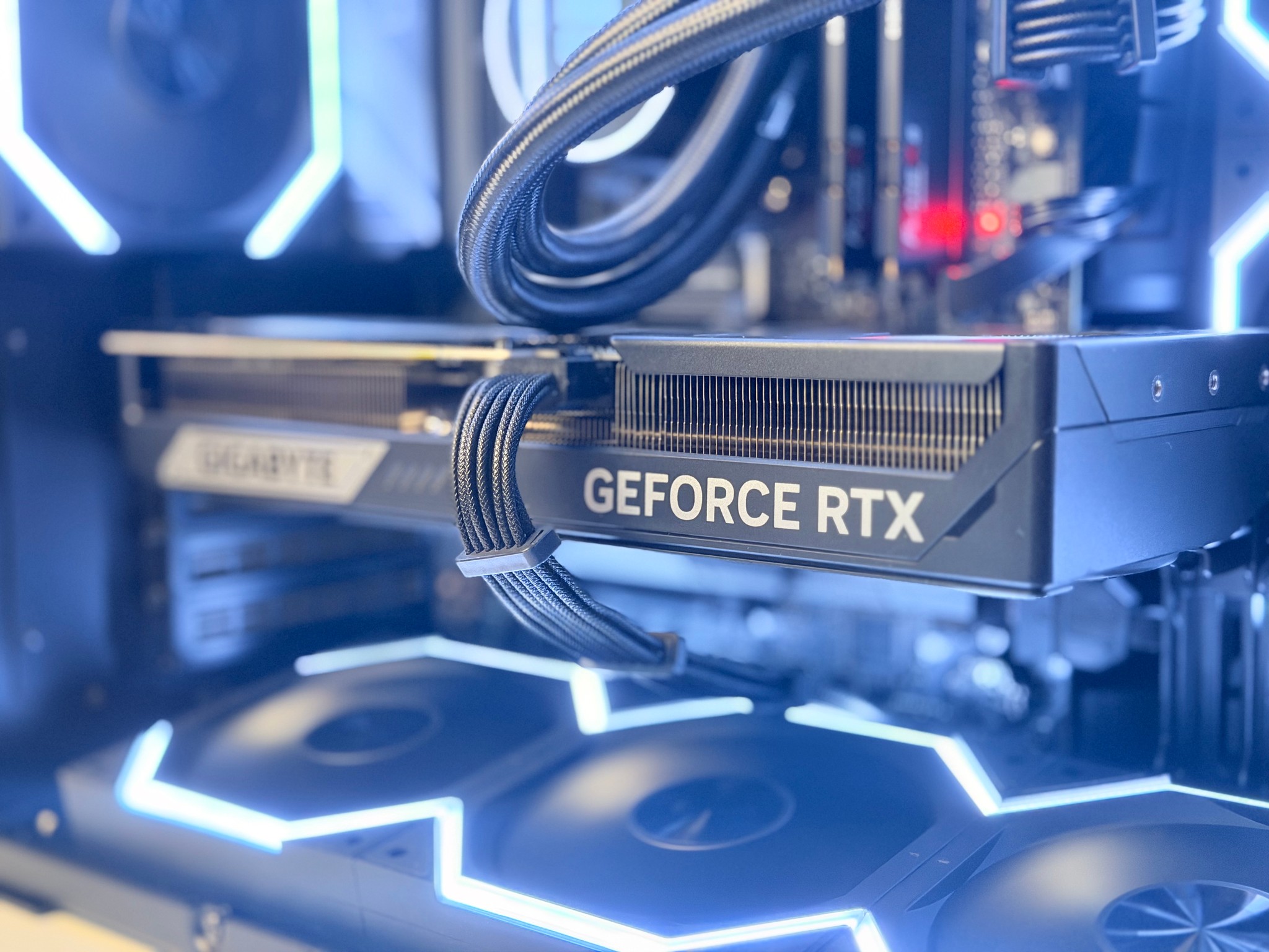 Signature Series RTX 5070 Ti • Ryzen 7 7700X • 32GB DDR5 • 2TB NVMe