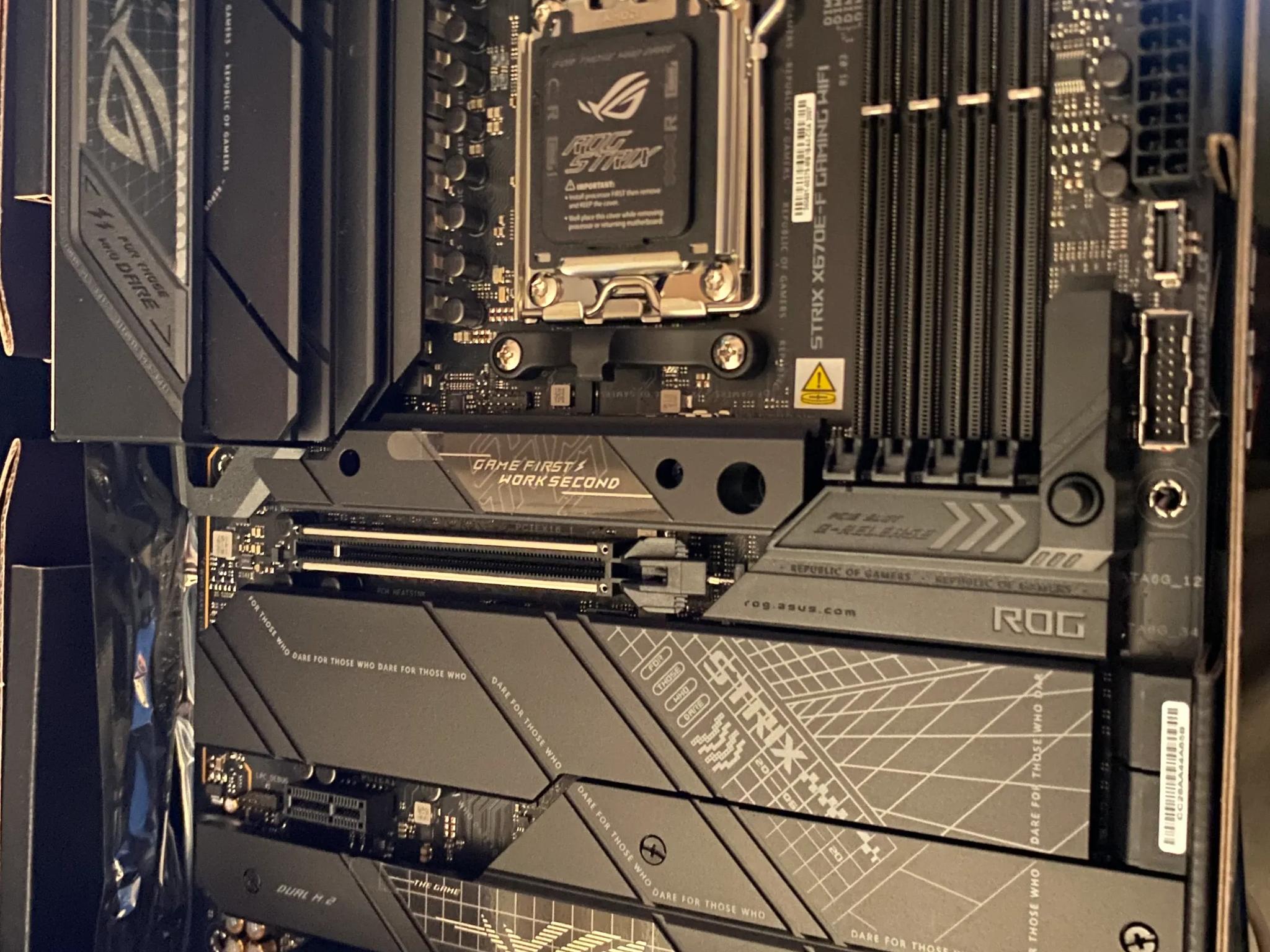 ROG STRIX X670E-F WIFI MOBO