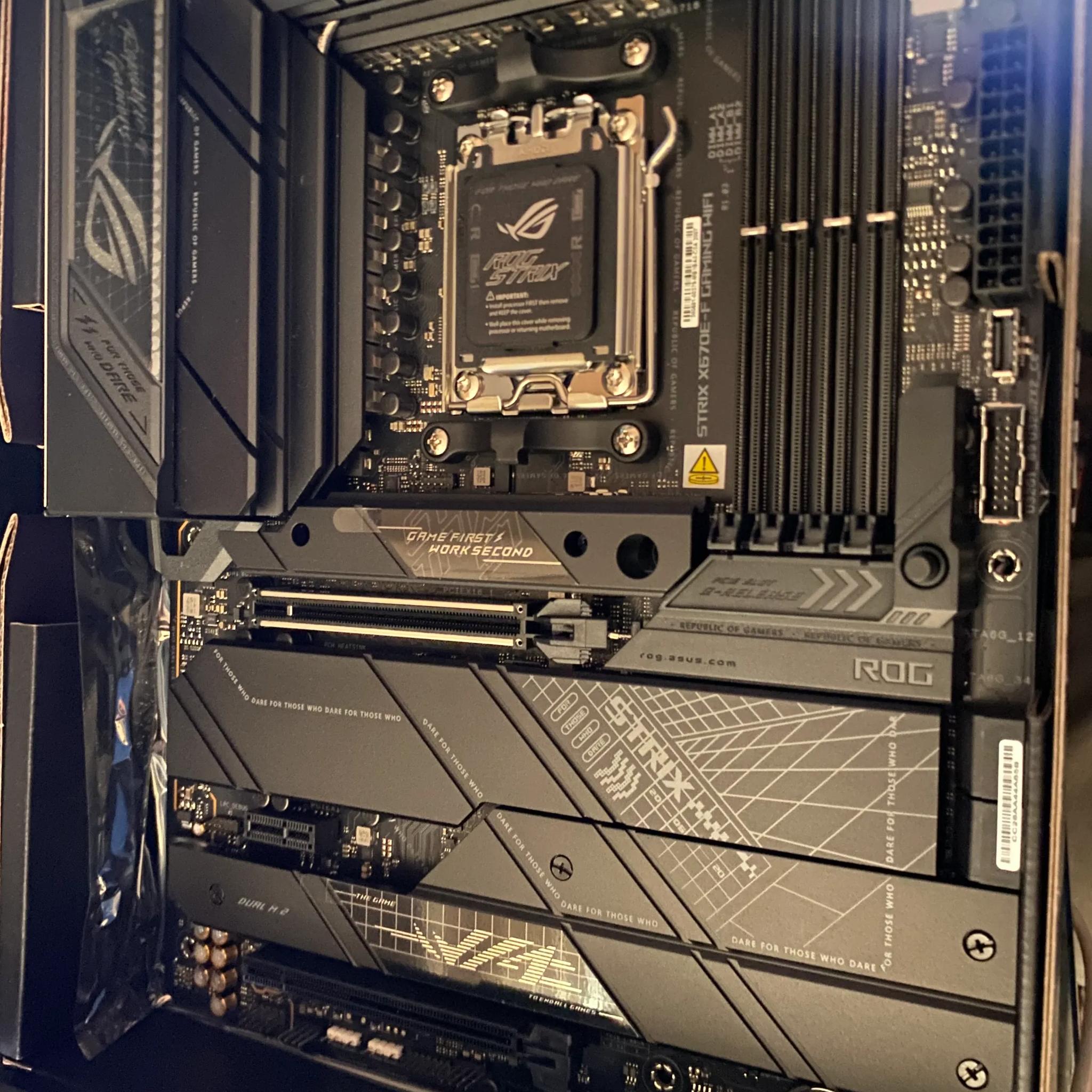 ROG STRIX X670E-F WIFI MOBO