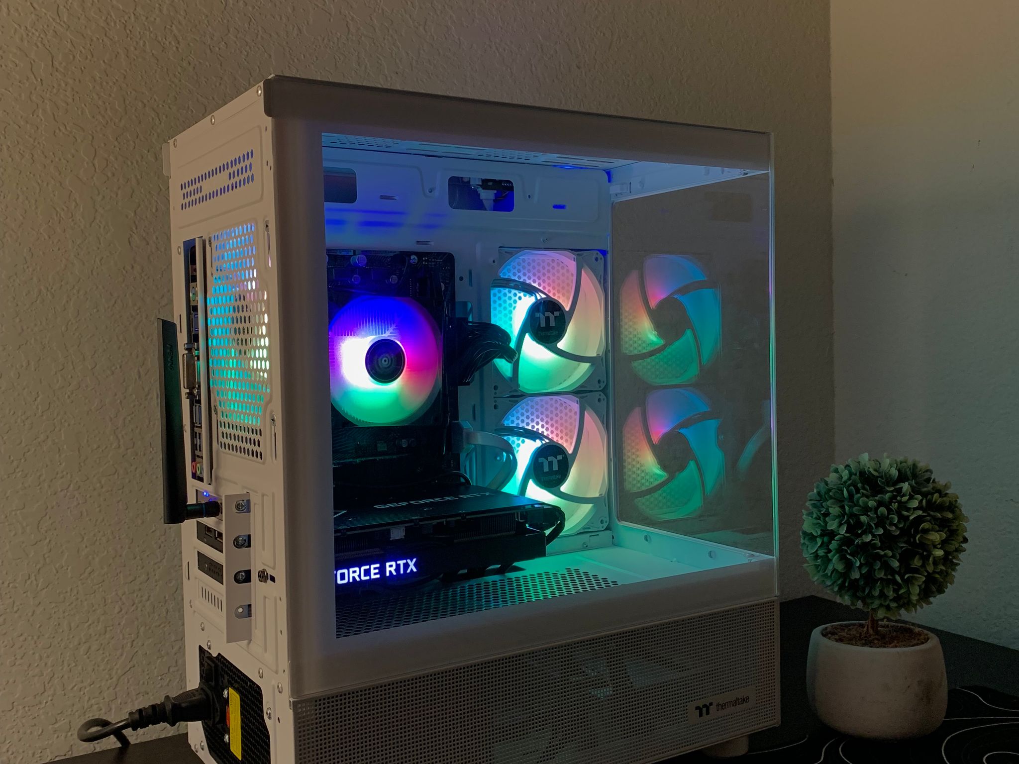 Copy of Black and White pc  (3060TI,  Ryzen 5 5400,  2TB m.2)