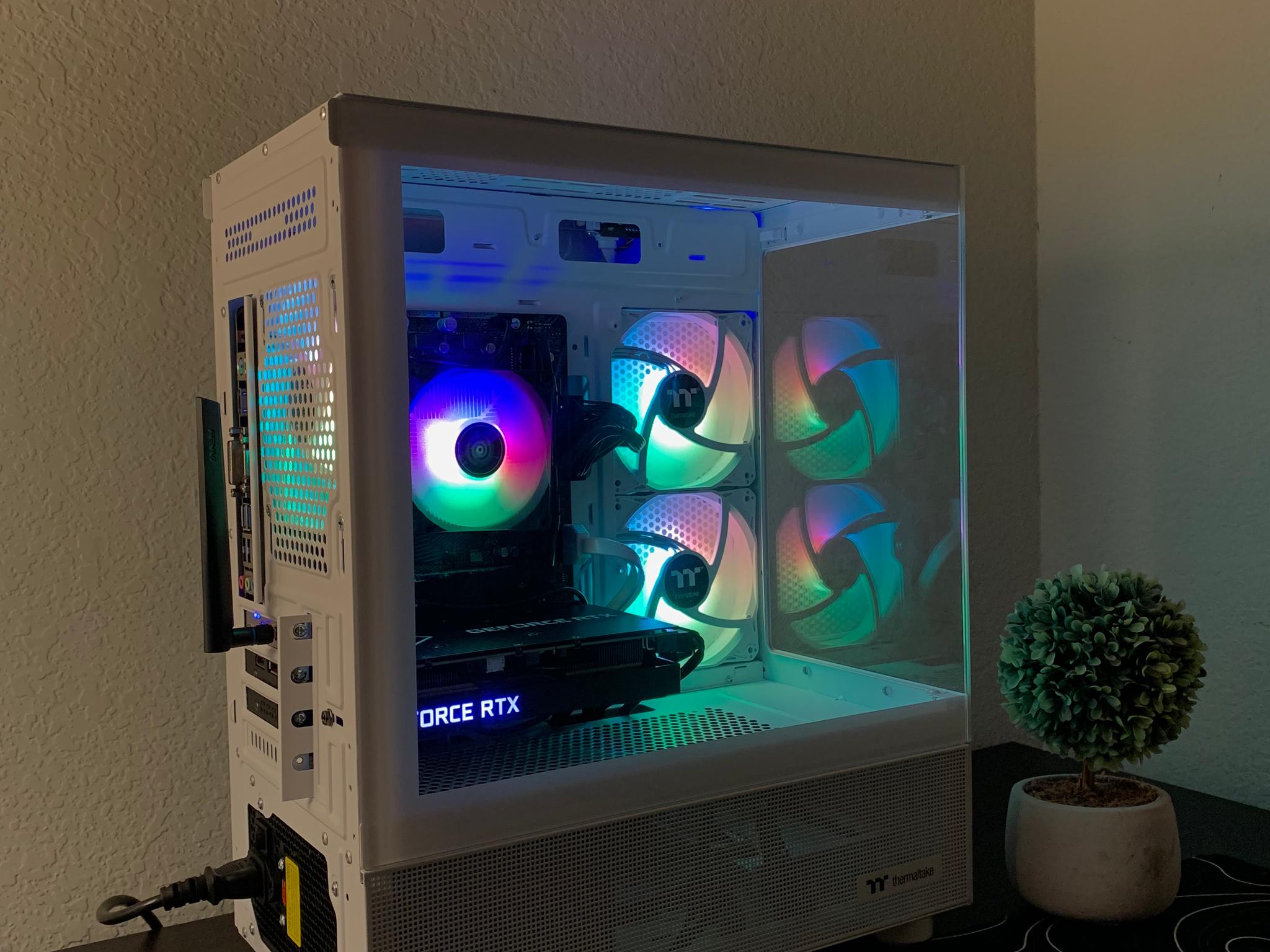 Black and White pc  (3060TI,  Ryzen 5 5400)