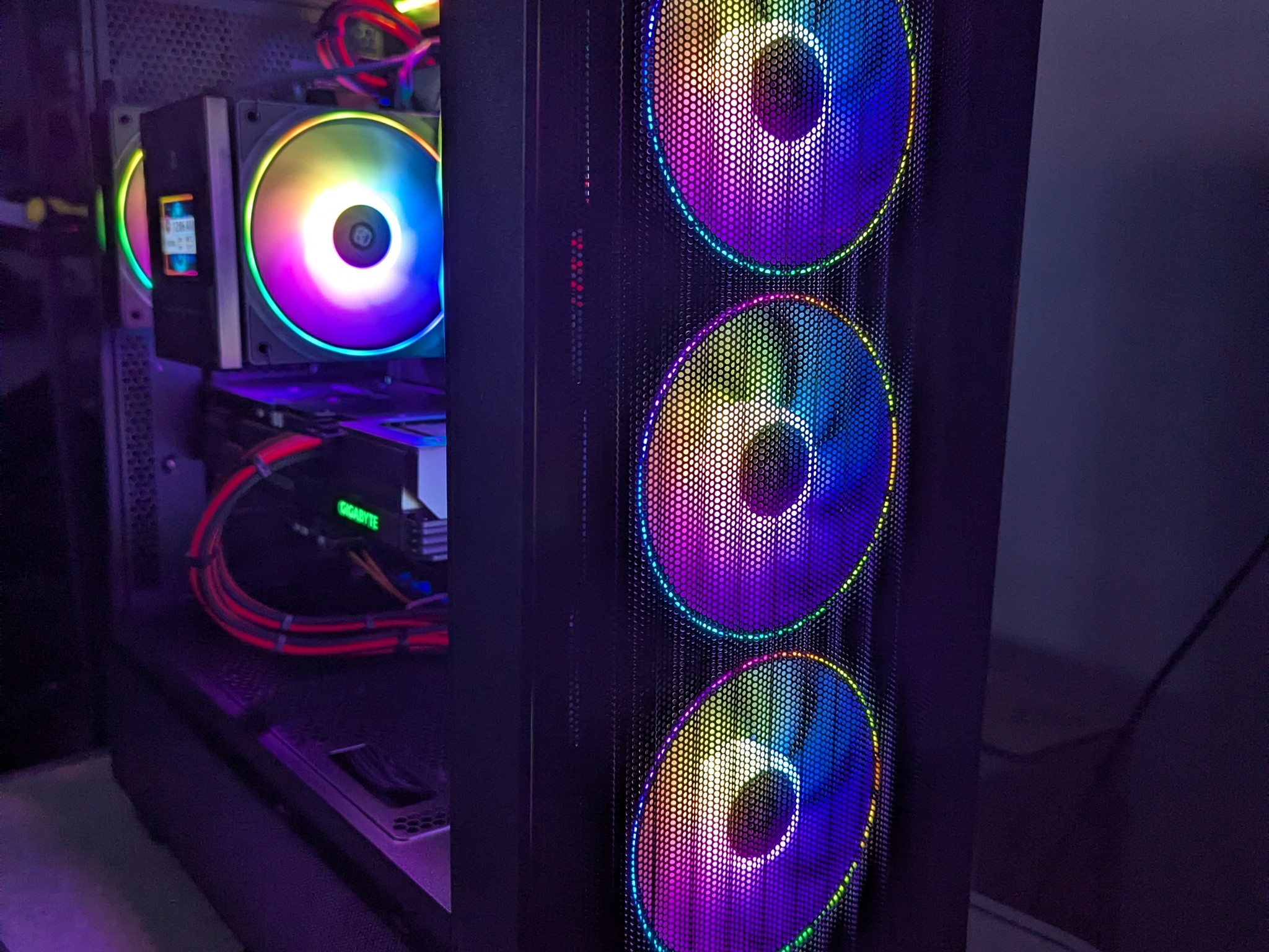 Ryzen 7 3800X | 32GB RAM | 1TB NVMe | RX7600XT 16GB GPU | CoD / BF 6 Ready Gaming PC