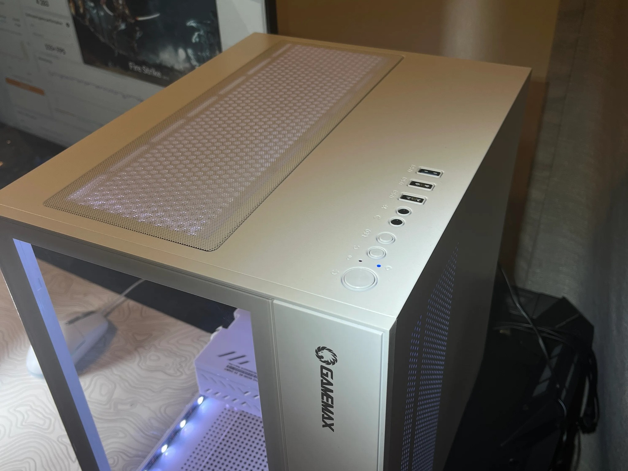 ⬜ White and RGB Gaming PC | Intel Xeon E5-2670 v3 & RX 580