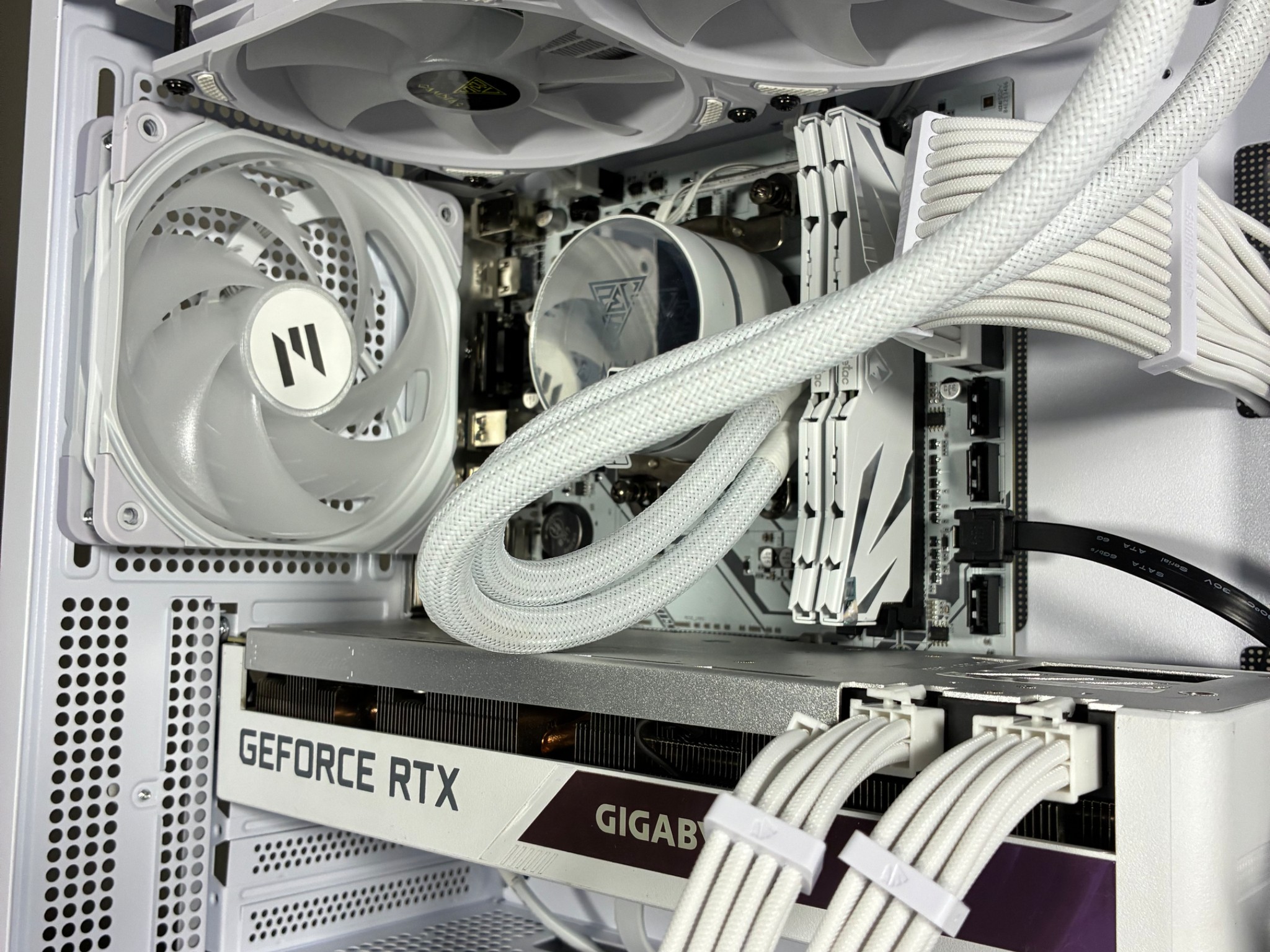 WICKED WHITE PC | RTX 3070 | Ryzen 7 3700X | 32 GB RAM | 1.5 TB Storage