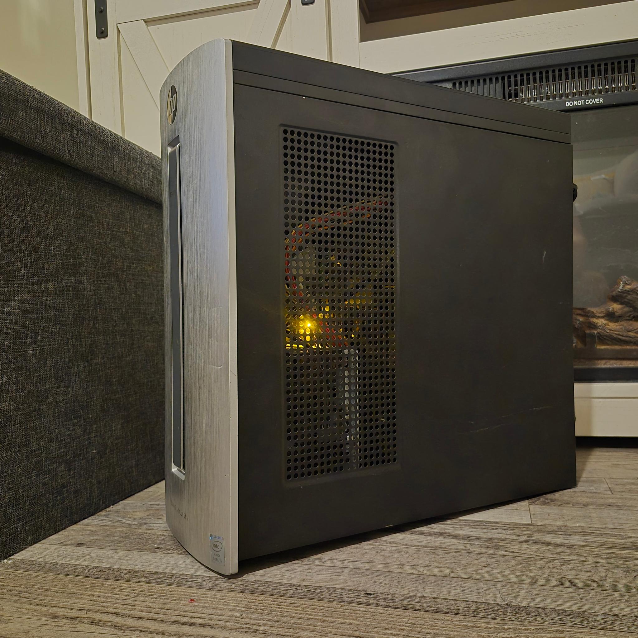Scratch and Dent| 4 Core Xeon, 12GB RAM, 256GB SSD, R5 340 1GB