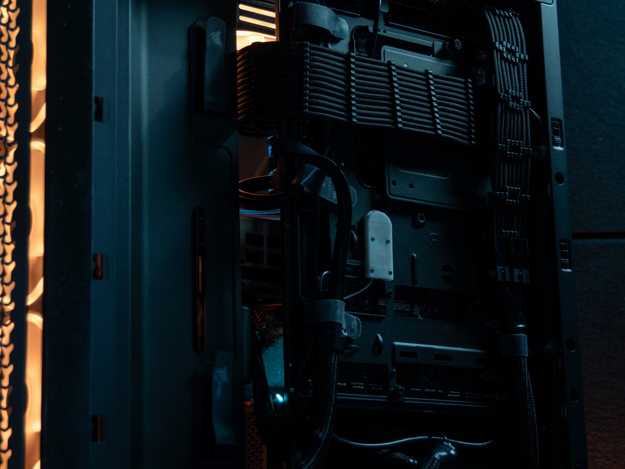 ⚡️ Thestral ⚡️ RTX 5080 / AMD R7 9800X3D / 4TB NVME / 48GB DDR5 RAM / 360 AIO / Windows 11 Pro