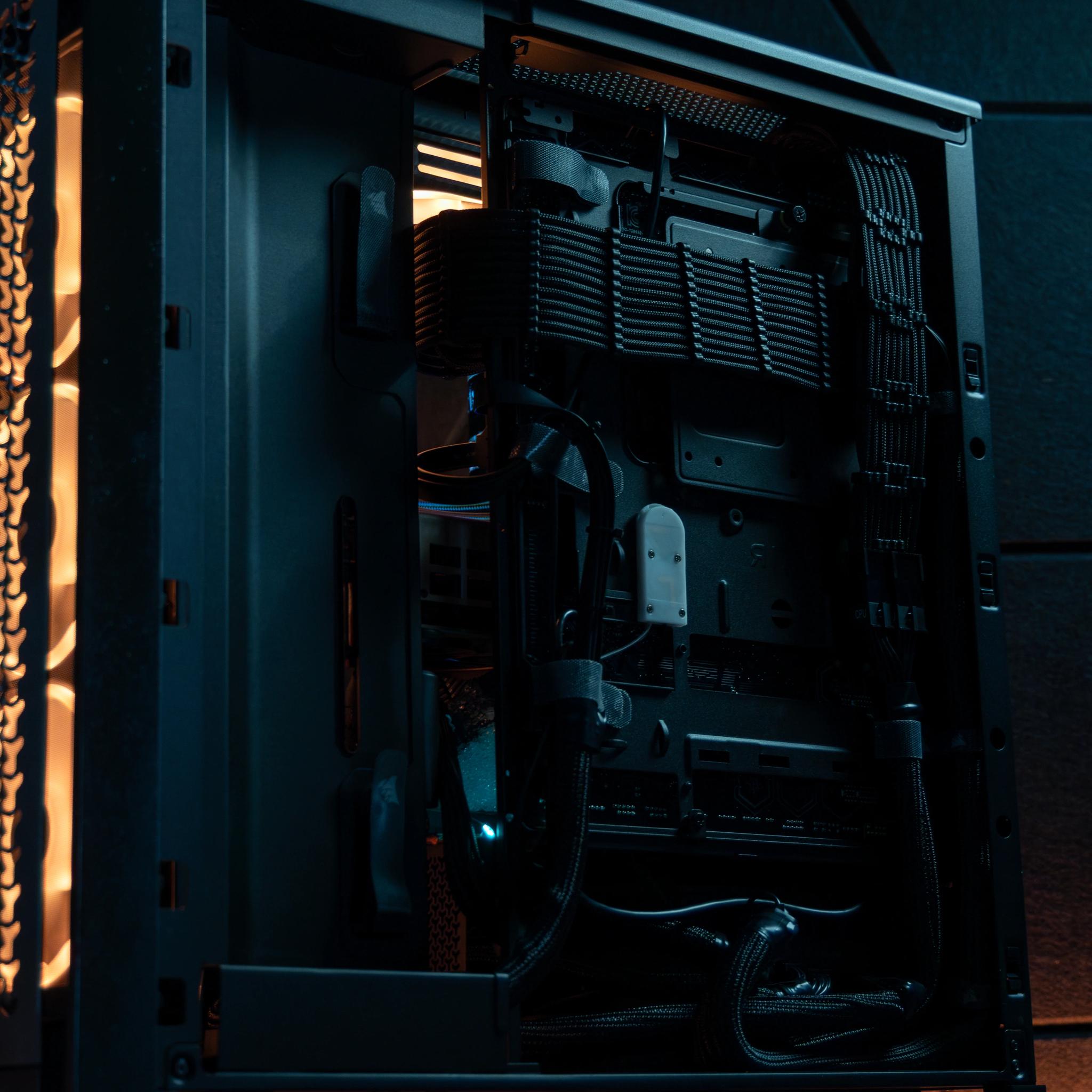 ⚡️ Thestral ⚡️ RTX 5080 / AMD R7 9800X3D / 4TB NVME / 48GB DDR5 RAM / 360 AIO / Windows 11 Pro