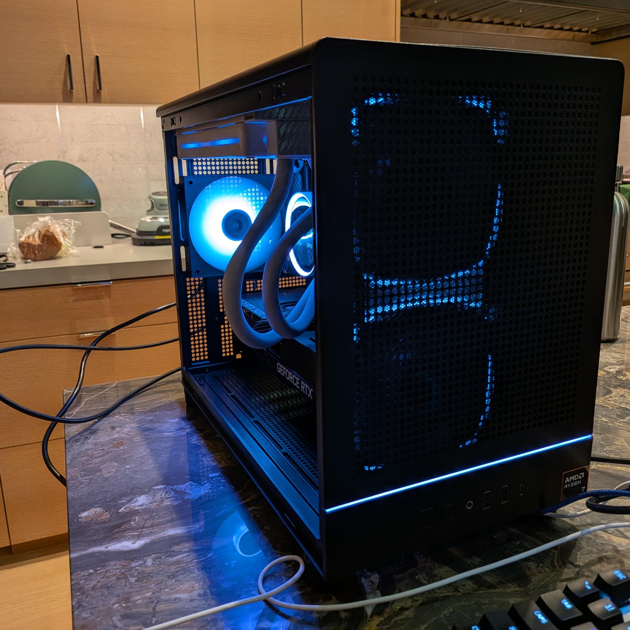 4K Tuxedo - RTX 5070 Ti, Ryzen 7 9800X3D, 32 GB DDR5, 2 TB Gen 4 NVME, RGB, Liquid Cooled