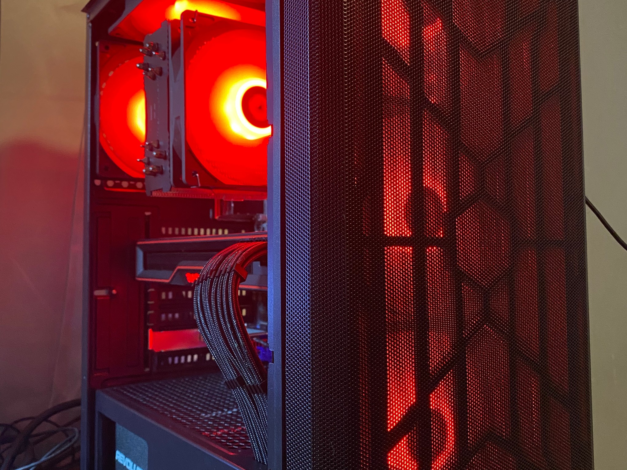 Hematite II R7 5800X/RX 6800/ 32GB RAM/1 TB NVME