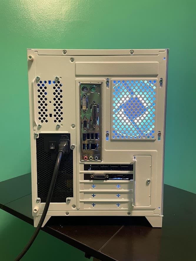 CLEAN White Gaming PC| Intel i5 / Amd RX580 / 8GB / 500GB SSD Win 10 Pro WiFi
