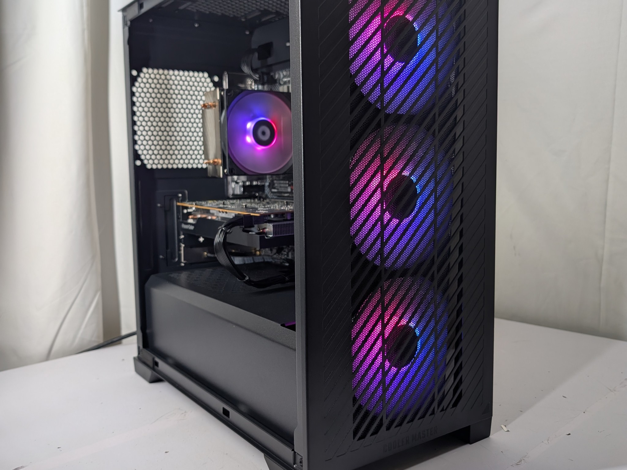 Rx 6600 | i3 12100f | 16GB DDR4 | 1TB NVME