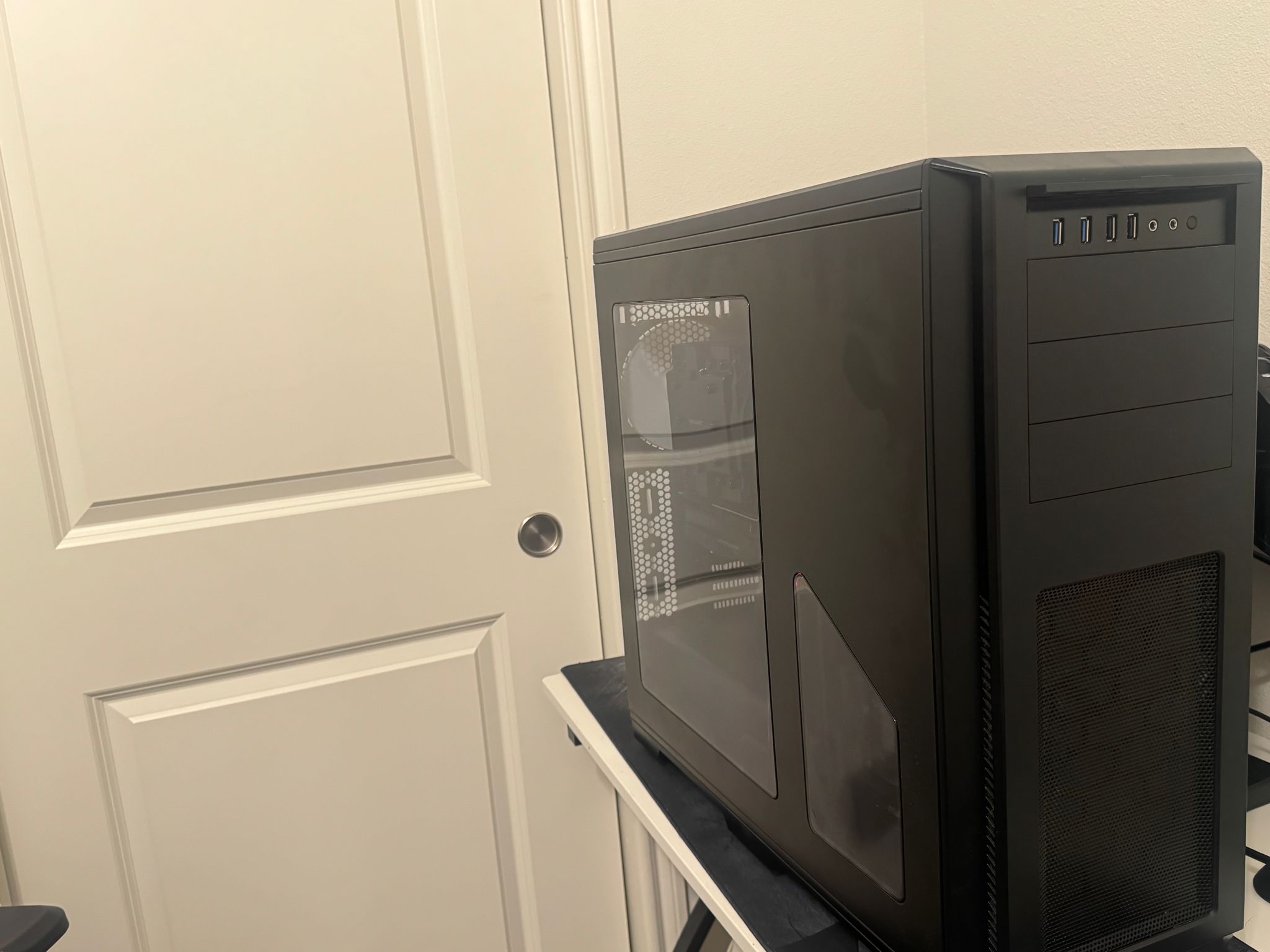 Gaming PC | RTX 2070 Super |  Ryzen 9 3900X | 32GB RAM | 1TB SSD | Razer Keyboard & Mouse