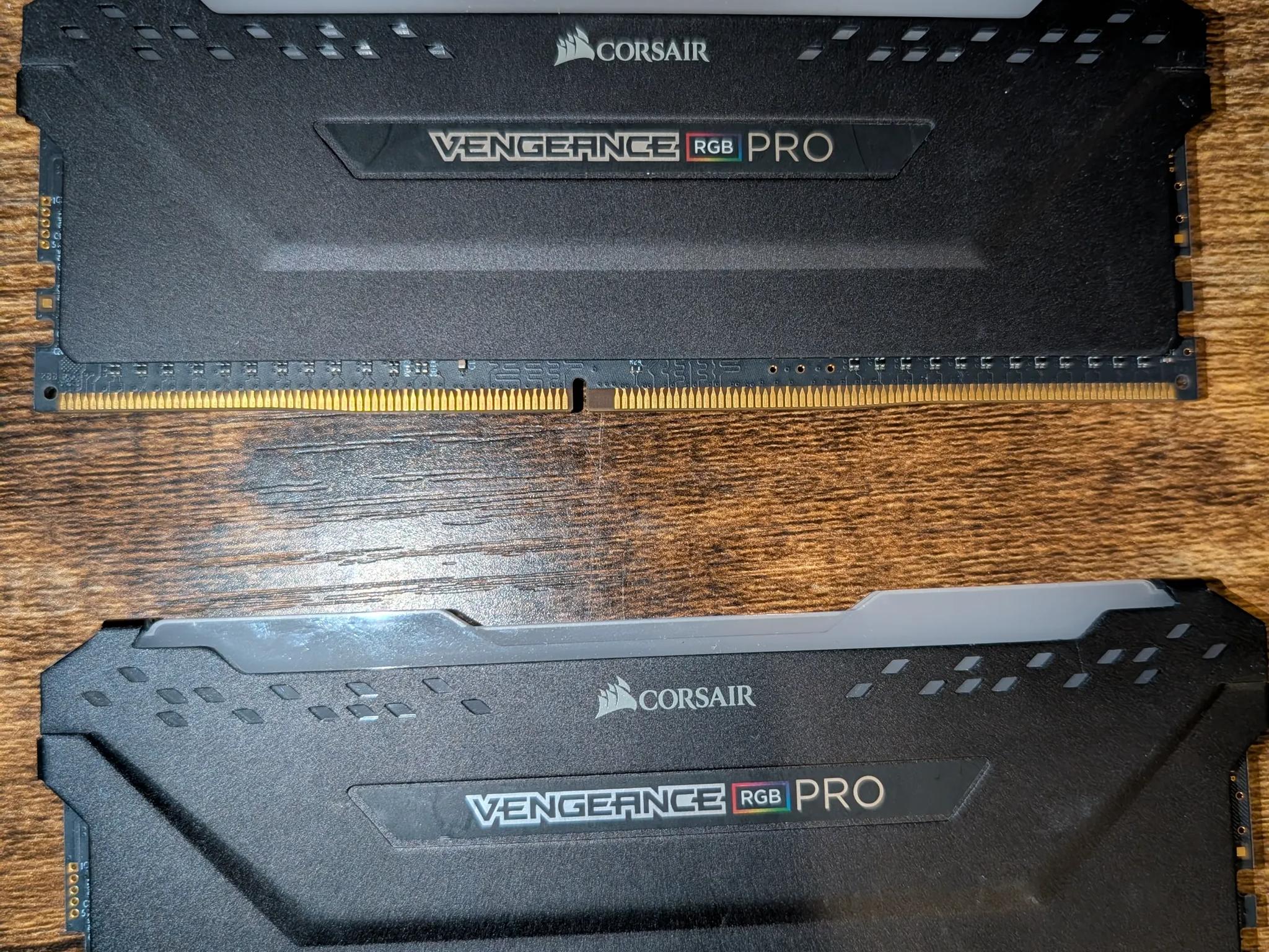 CORSAIR VENGEANCE RGB PRO DDR4 RAM 16GB (2x8GB) 3200MHz CL16