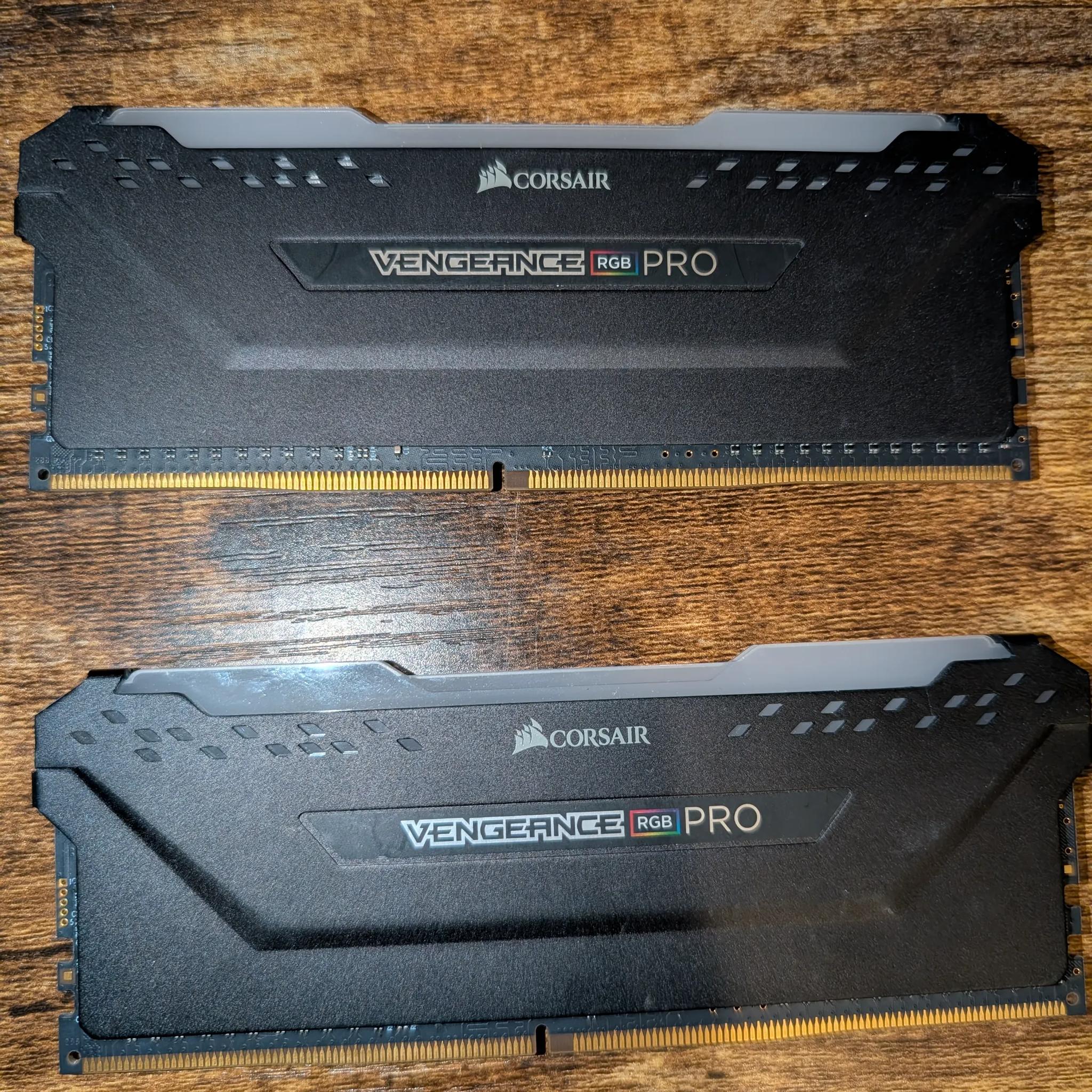 CORSAIR VENGEANCE RGB PRO DDR4 RAM 16GB (2x8GB) 3200MHz CL16