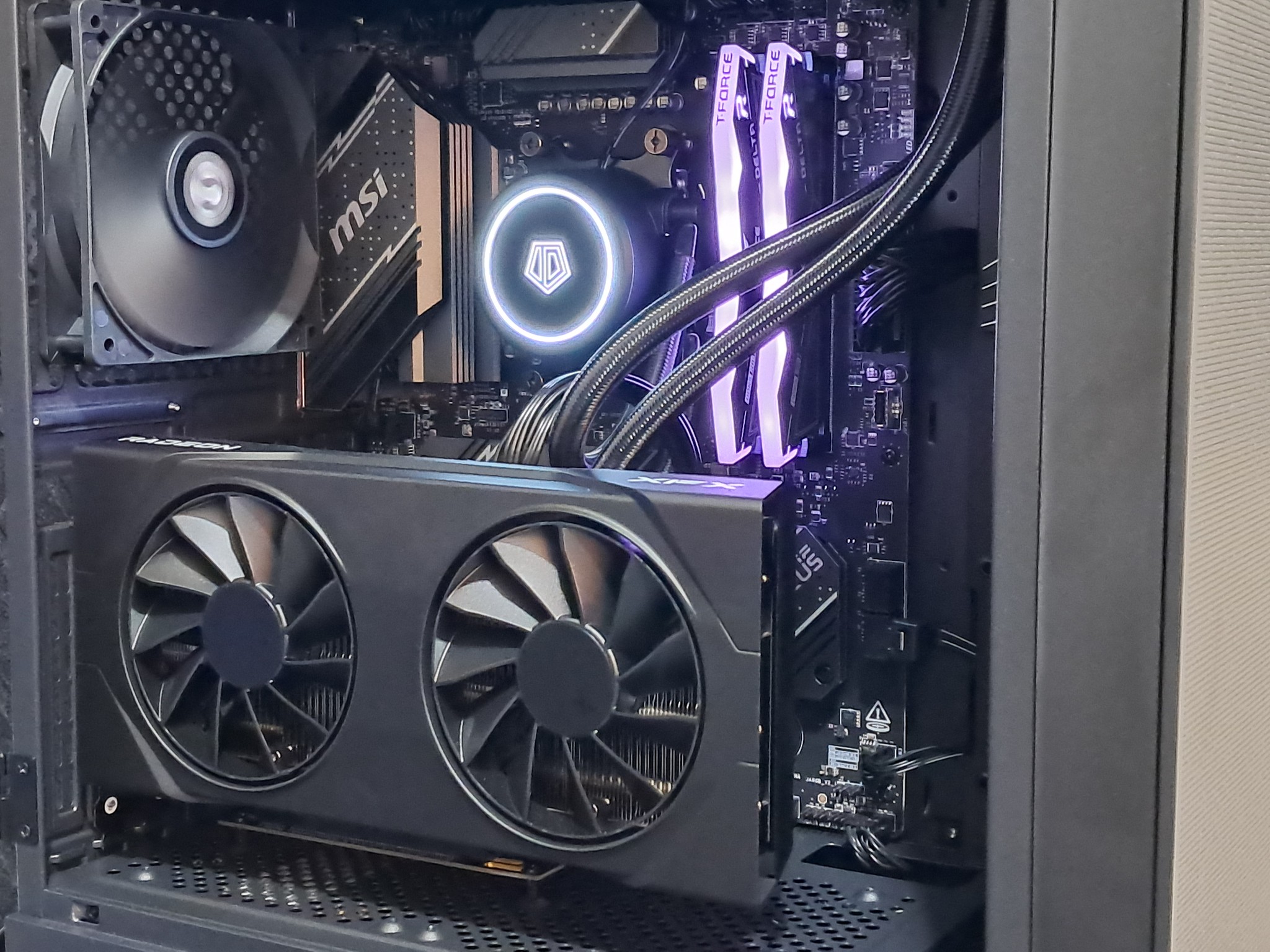 Ryzen 5 7500F | RX 9060 XT 8GB | 16GB DDR5 | 1.5TB SSD