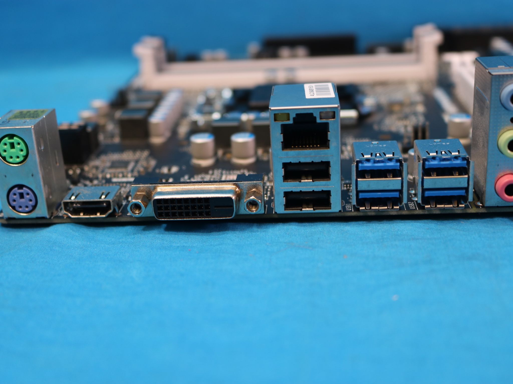 MSI B150M Bazooka Intel LGA1151/Socket H4 DDR4 MicroATX Desktop Motherboard & I/O - 4157814135