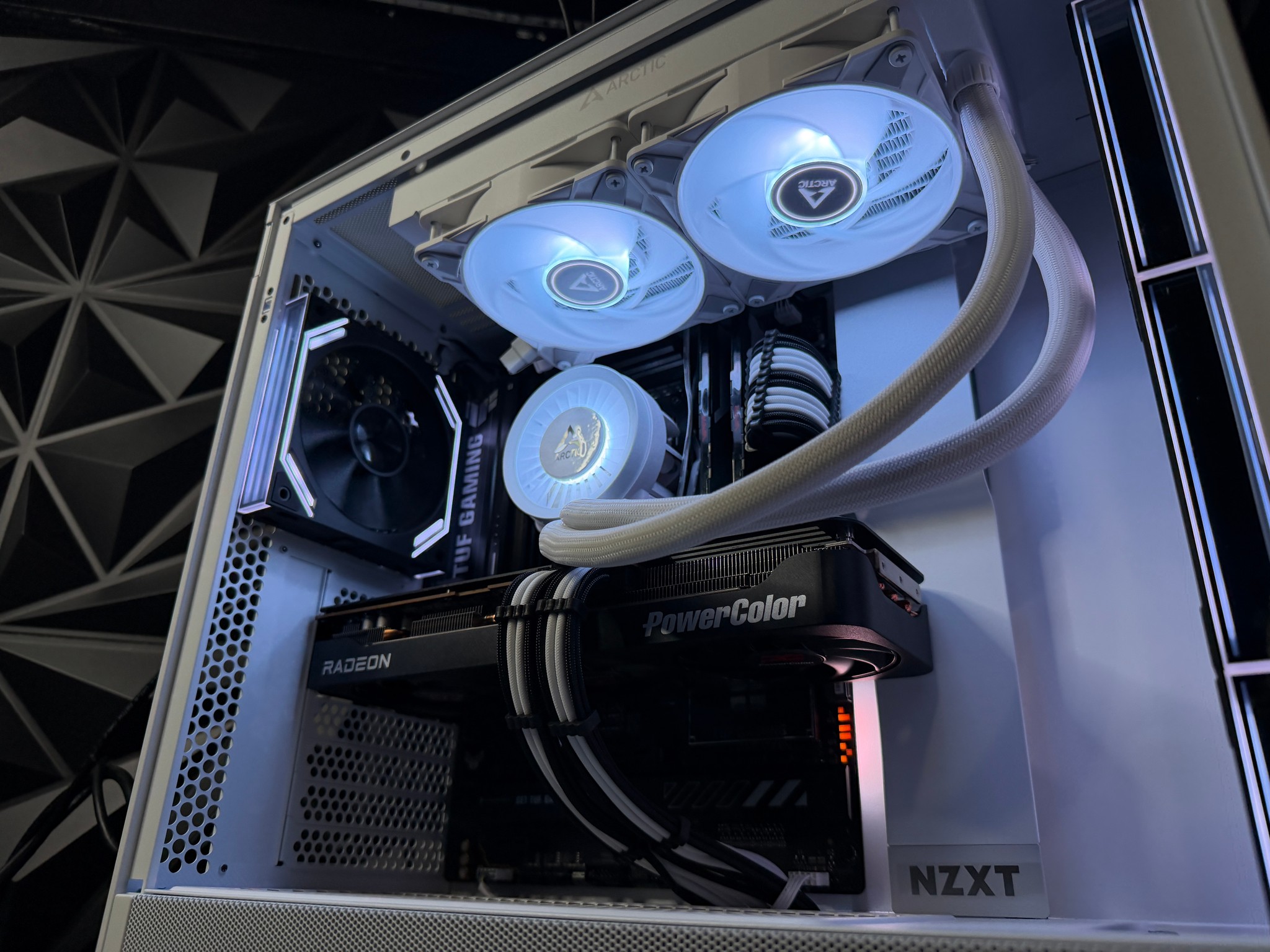 🖤🤍 BLACK HEART 🤍🖤 Ryzen 9 7900X| 9070 XT| 32 GB DDR5| 2.5 TB NVMe| 850W Gold PSU
