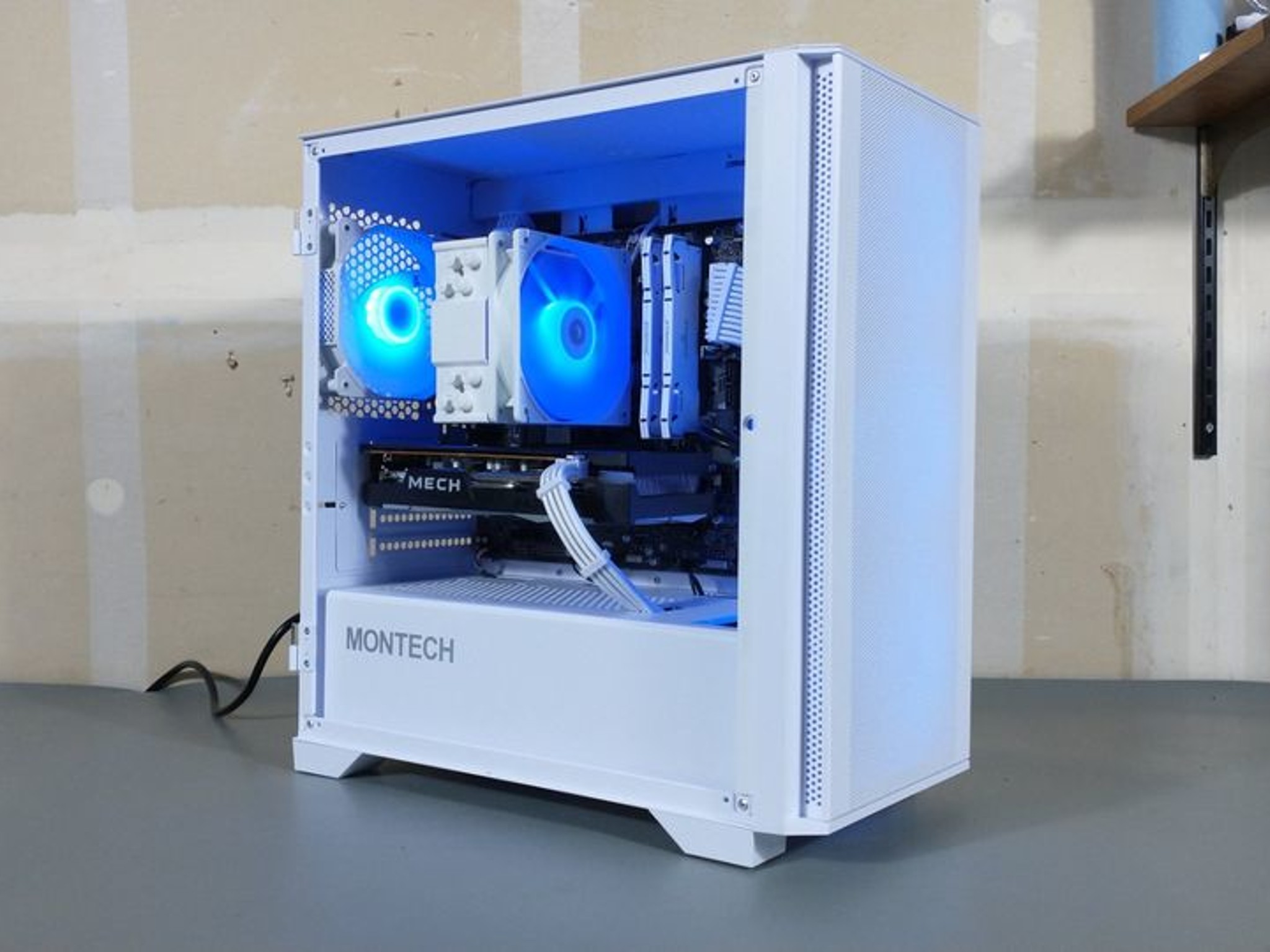 White Mid Range PC Build | Intel i3-12100F | RX 6600 | 16GB DDR4 RAM