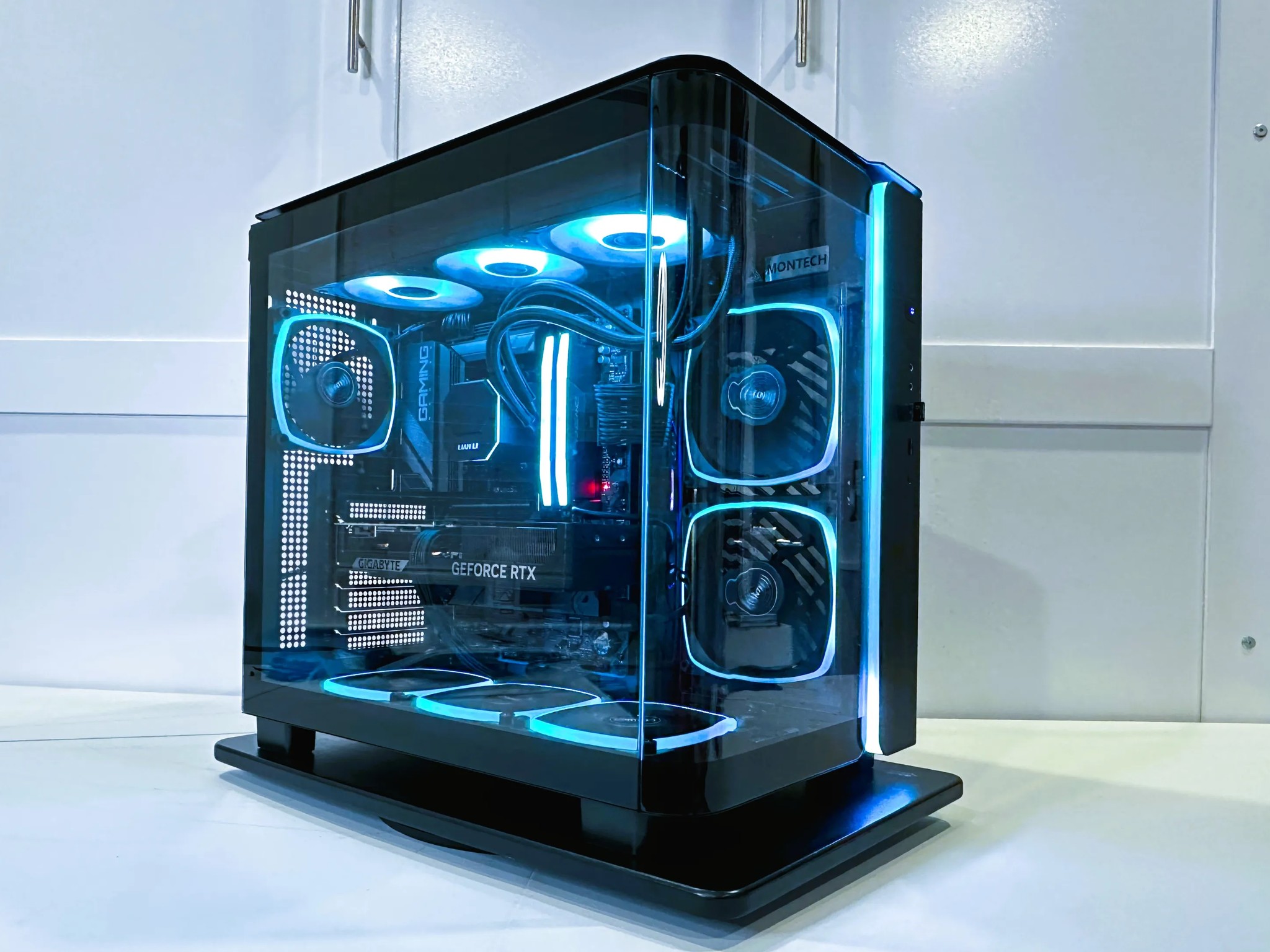 🔥NEW GIGABYTE NVIDIA GEFORCE RTX 5070 12GB / AMD RYZEN 7 7700X/ 32GB RAM/ 2TB NVME🔥