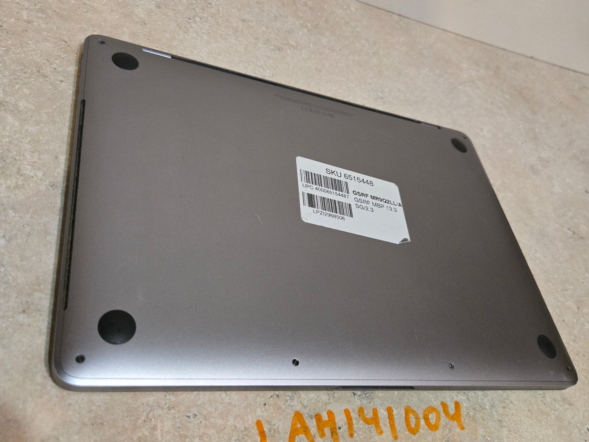 Apple Macbook Pro 13 inch Laptop - 2018 - 256GB SSD - intel i5 - Model A1989