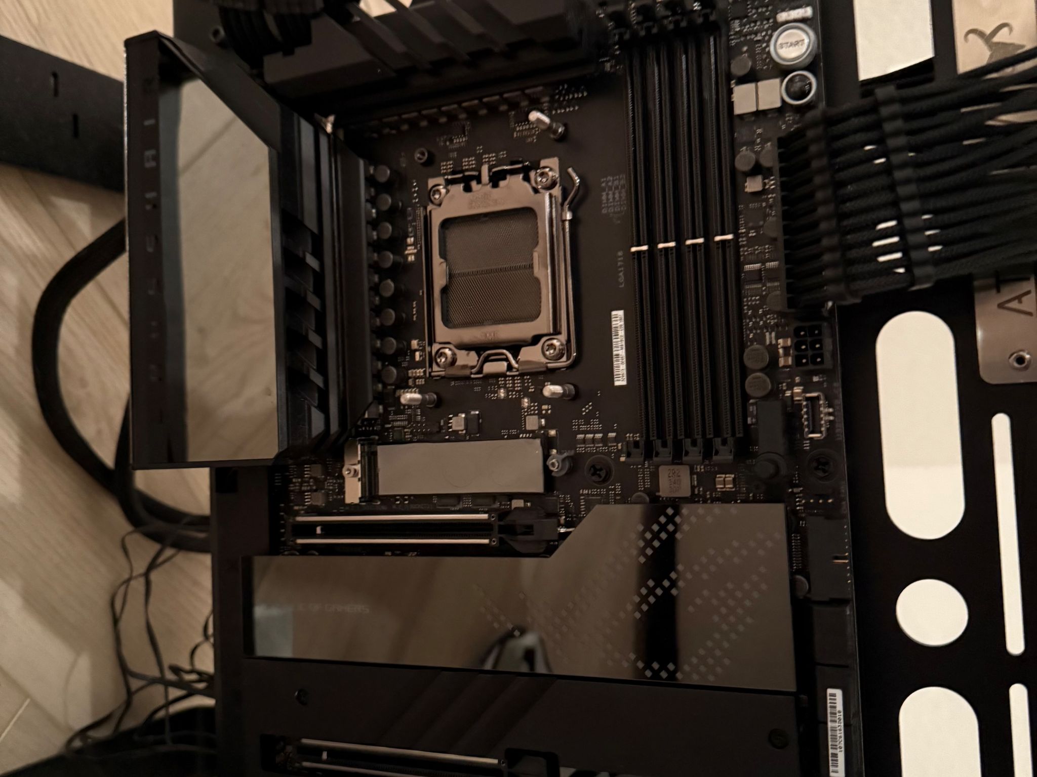 ASUS ROG CROSSHAIR x670e HERO