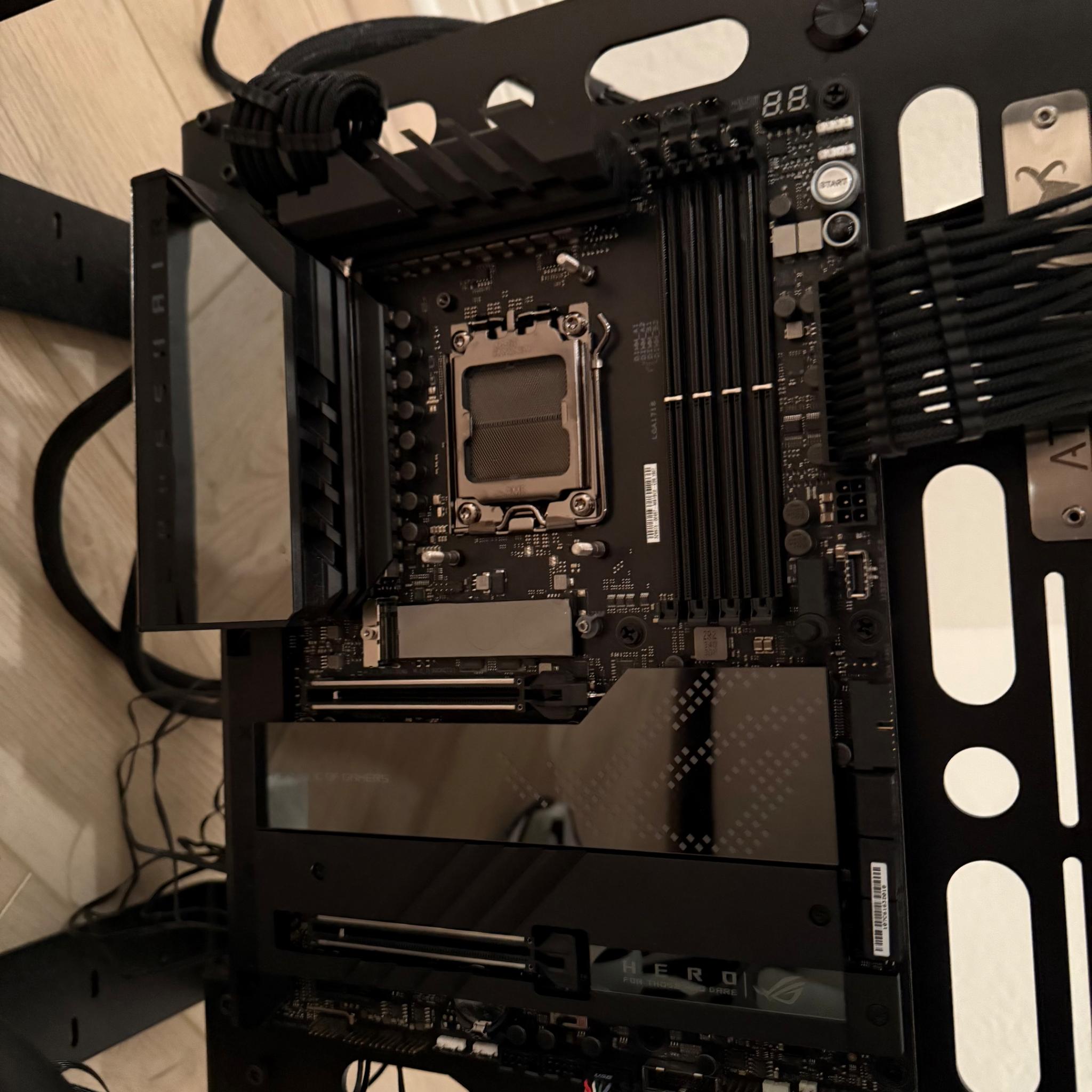 ASUS ROG CROSSHAIR x670e HERO