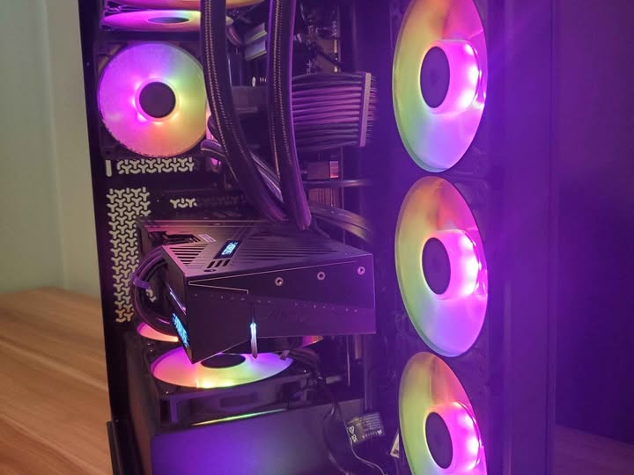 Radeon RX 9070 XT Custom Gaming PC - Ryzen 7 9850X3D, 32GB RAM