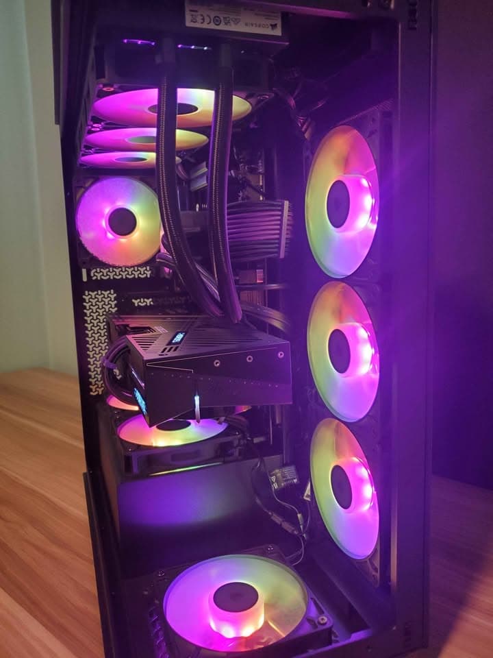 Radeon RX 9070 XT Custom Gaming PC - Ryzen 7 9850X3D, 32GB RAM