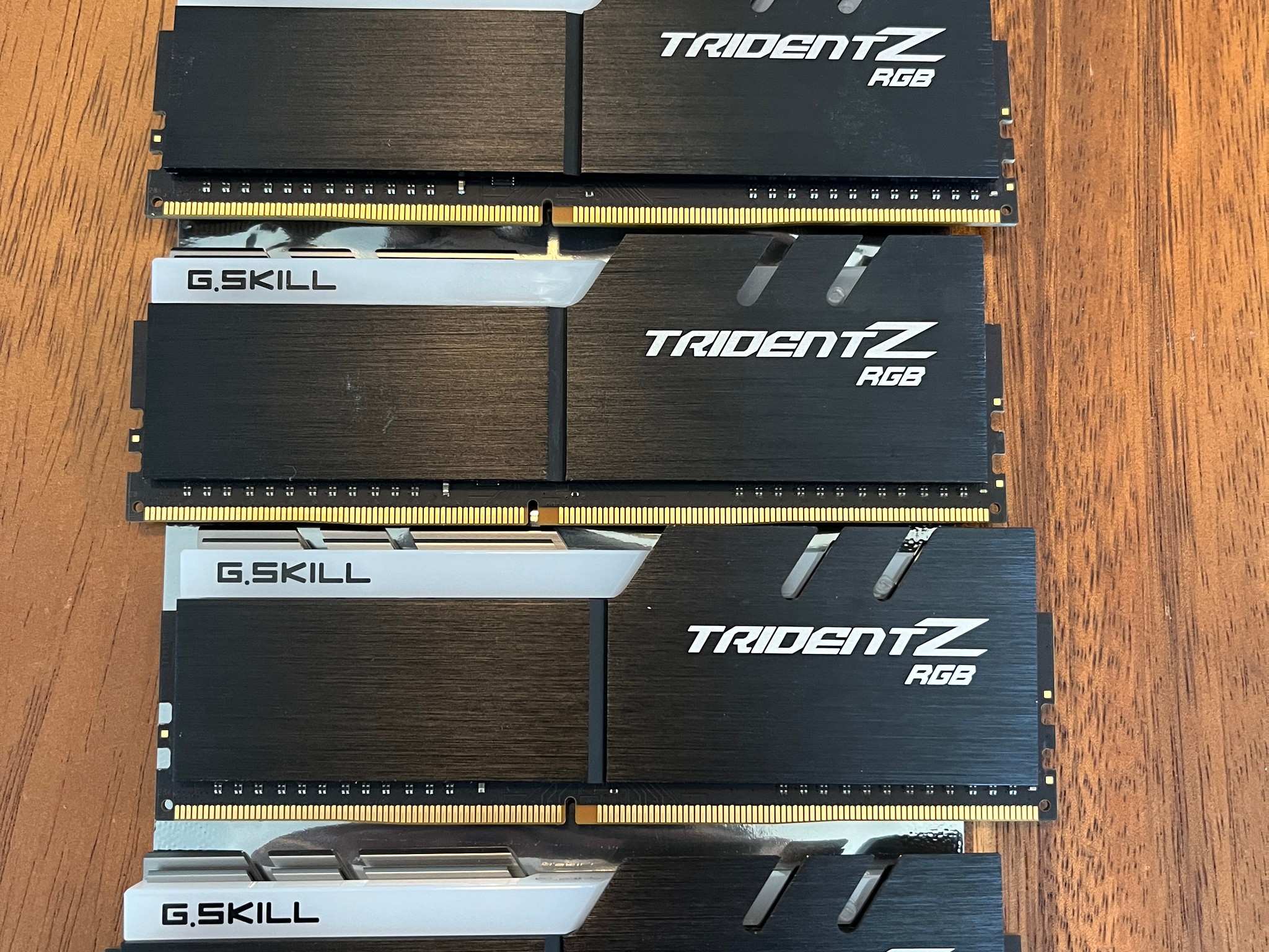 G. SKILL Trident Z RGB 32GB DDR4 3200 MHz PC4-17000 (F4-3200C16Q-32GTZR)