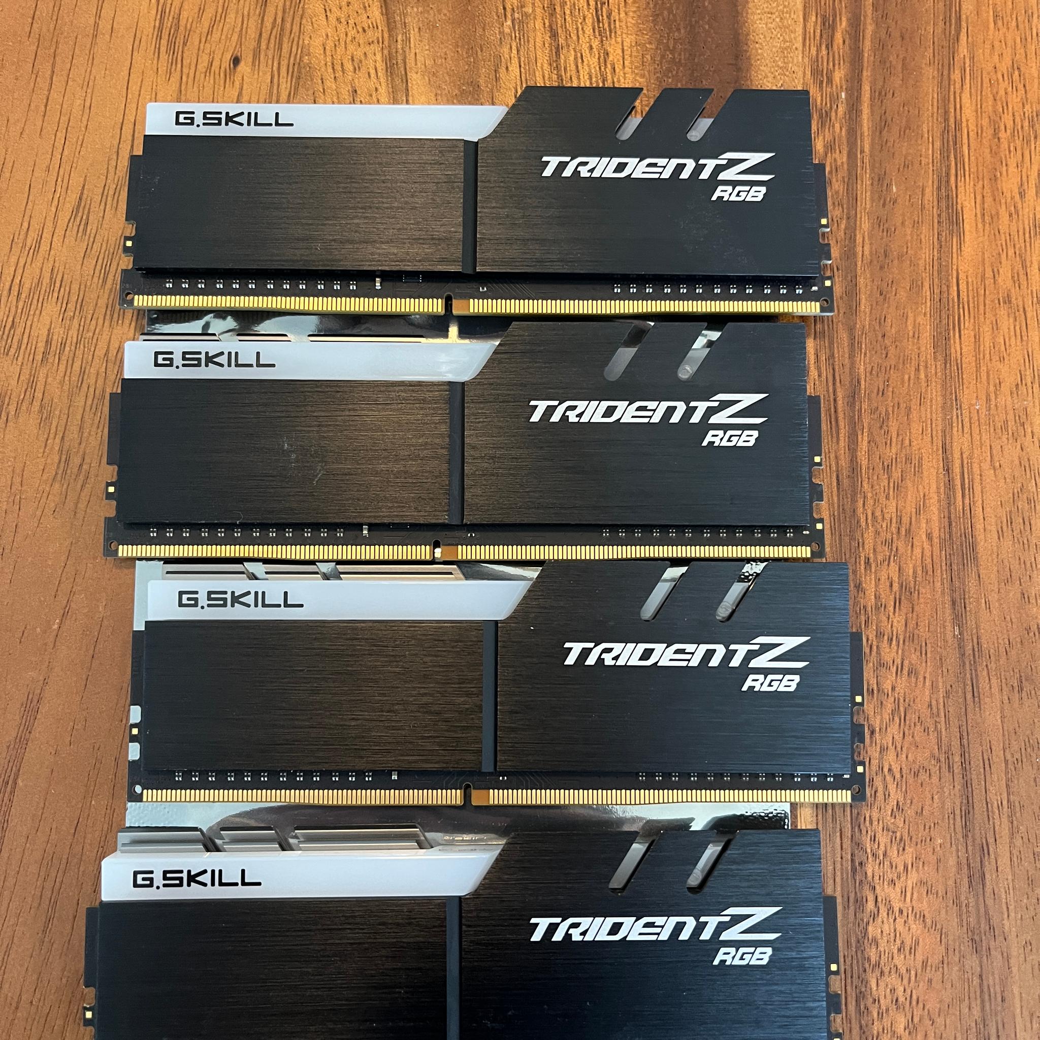 G. SKILL Trident Z RGB 32GB DDR4 3200 MHz PC4-17000 (F4-3200C16Q-32GTZR)