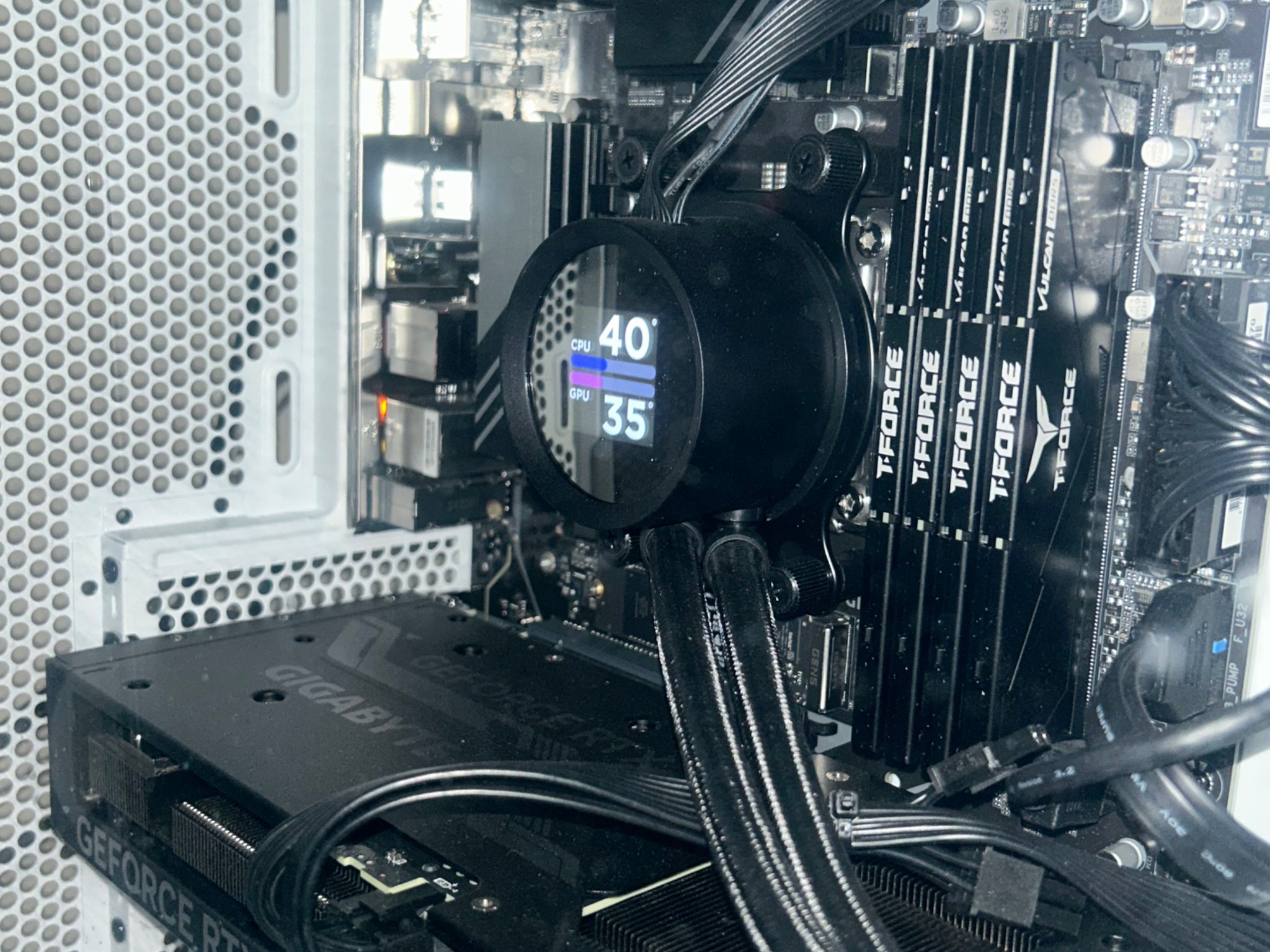 1440p RYZEN 7 9700x 4070 Gaming PC